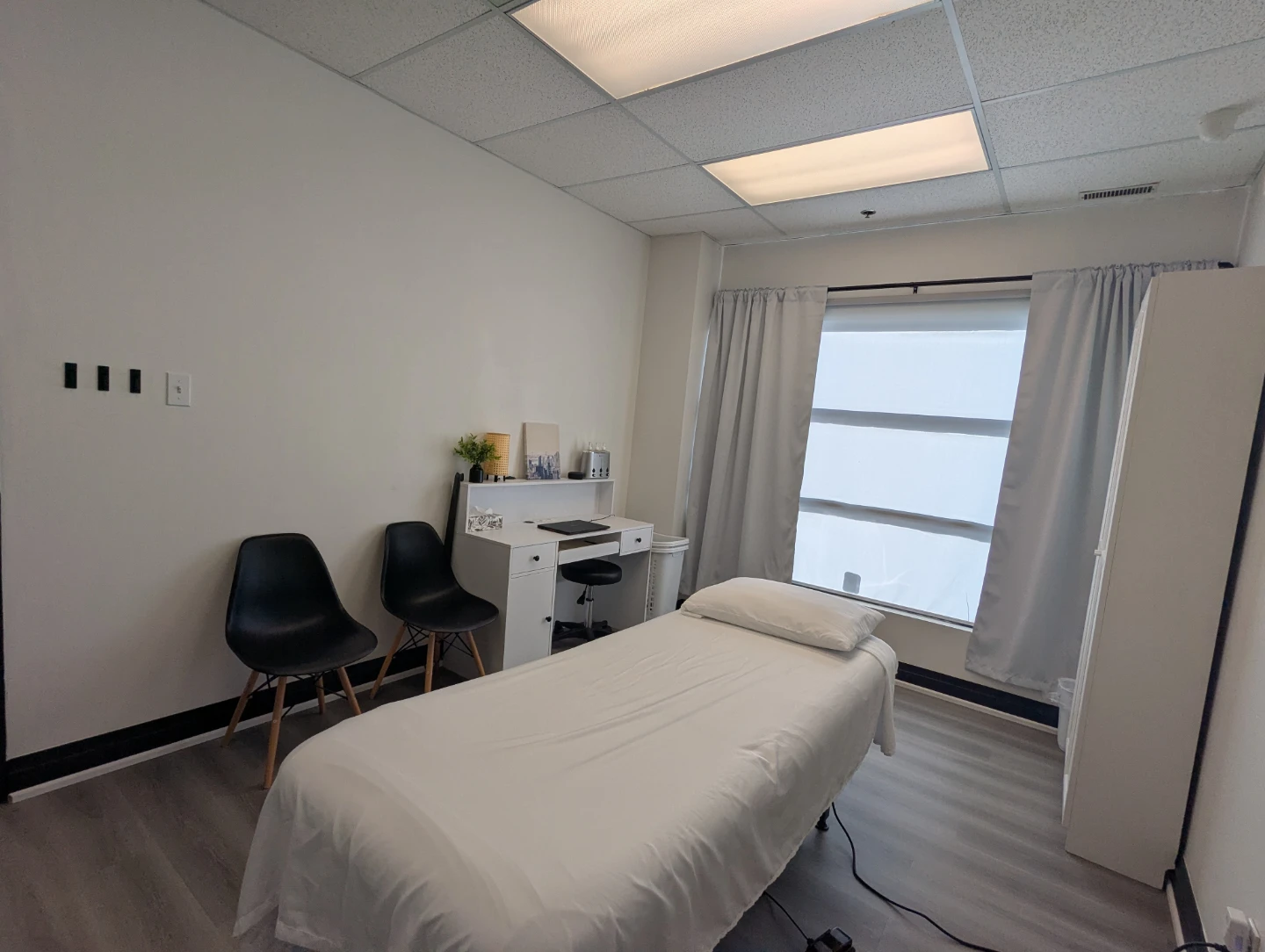 Clinic Room for Rent - photo 2