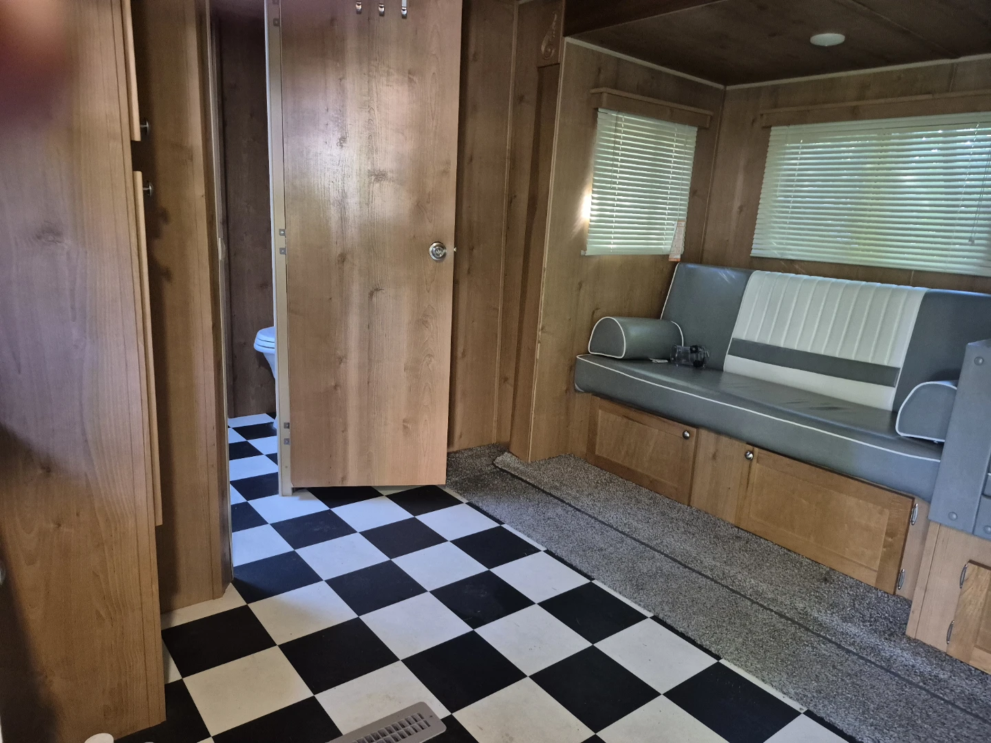 Riverside Retro Travel Trailer - photo 5