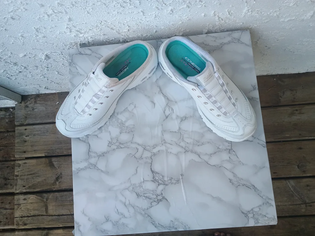 Skechers D'Lites White Leather Shoes US 9.5 image indicator(2)