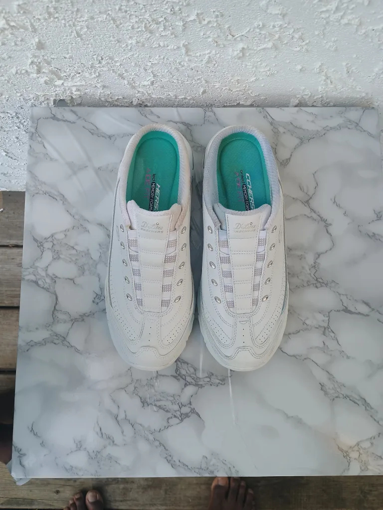 Skechers D'Lites White Leather Shoes US 9.5 image indicator(3)