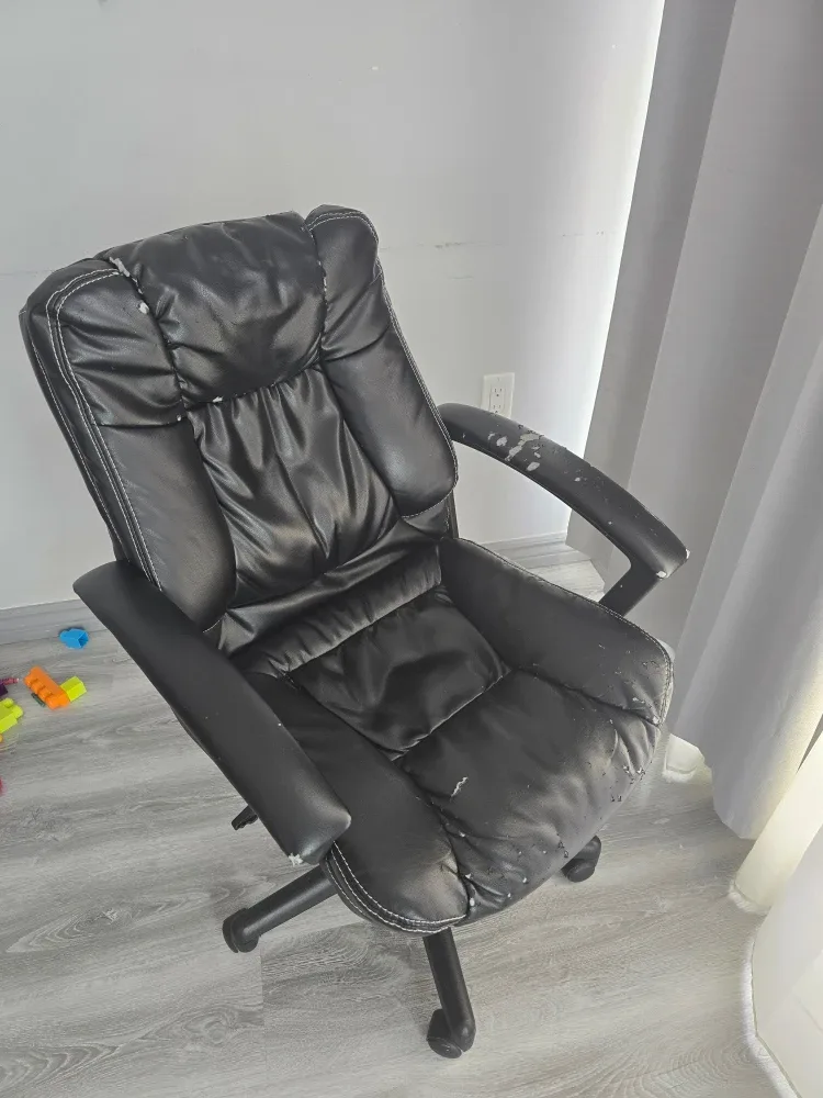 Very Comfortable Black Leather Office Chair image indicator(3)