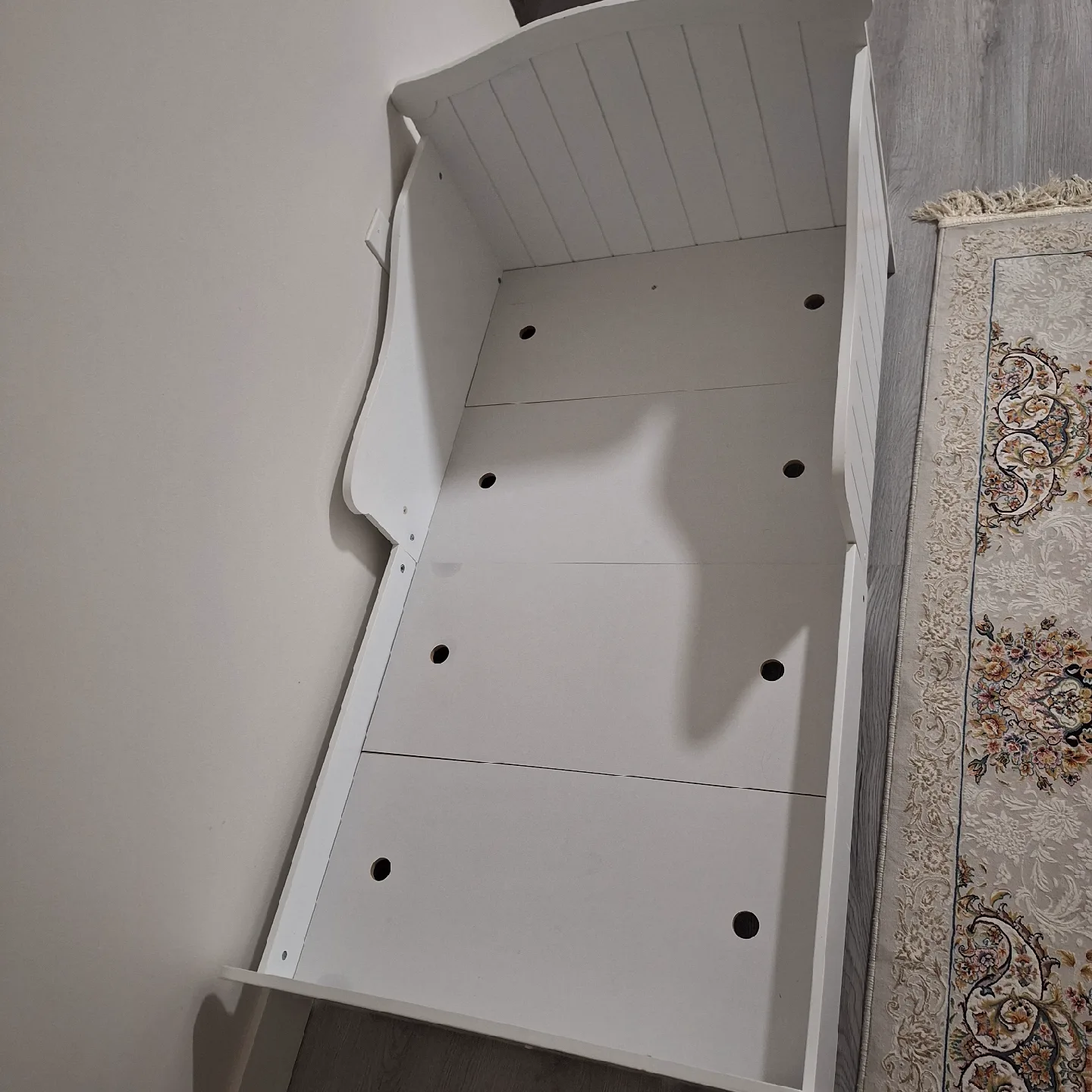 White Baby bed image indicator(2)