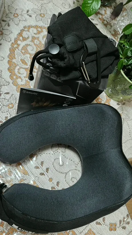 SNUGL Reversible Memory Foam Travel Pillow image indicator(4)