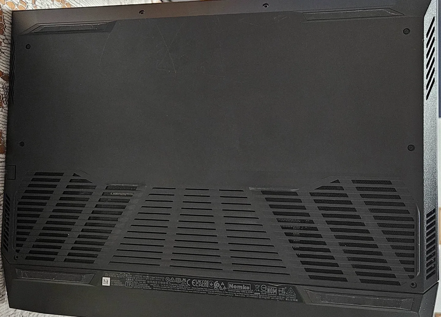 Dell G15 Gaming Laptop image indicator(3)