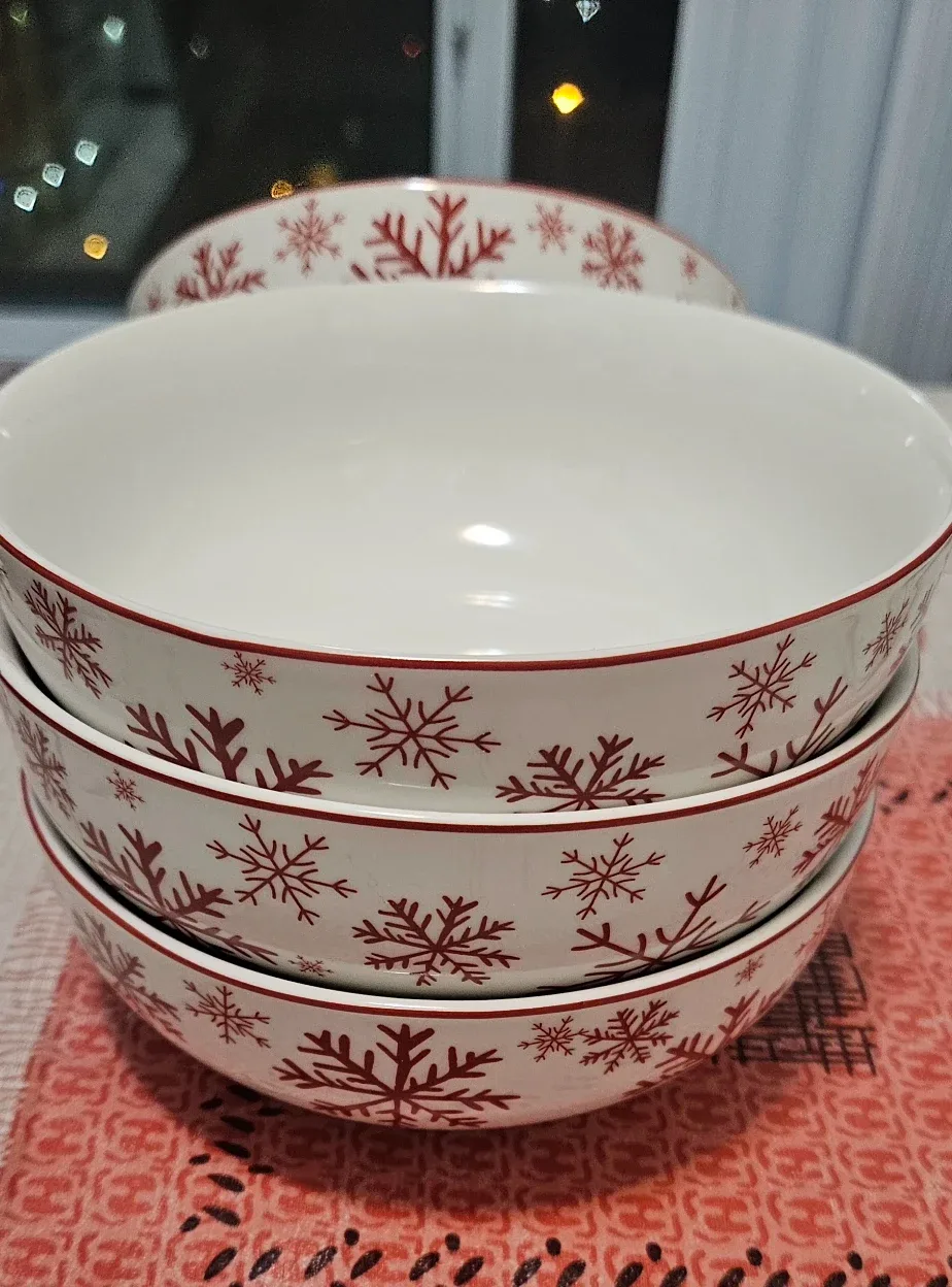 Set of 4 Snowflake Bowls image indicator(2)