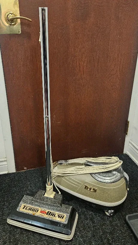 Vintage Tri-S Turbo Brush Vacuum Cleaner image indicator(3)