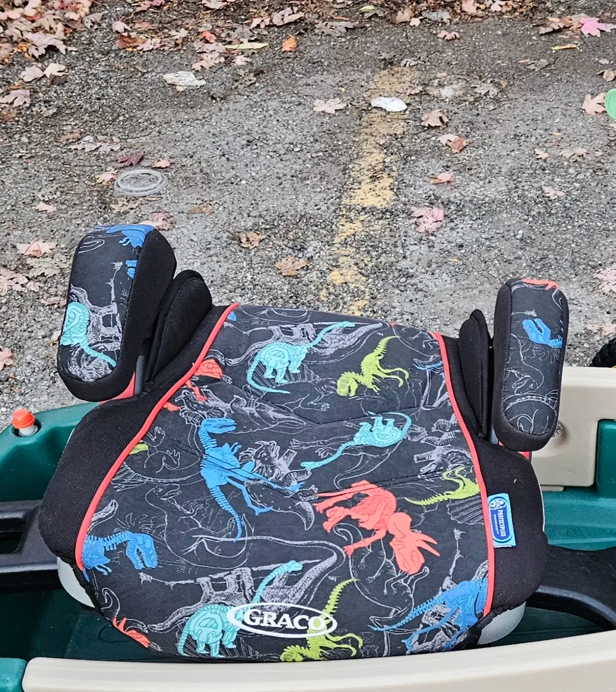 Graco ProtectPlus Car Booster Seat - Dinosaur Pattern image indicator(2)