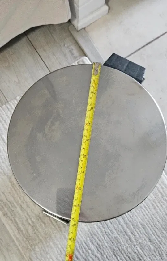 Stainless Steel Step-On Trash Can image indicator(5)