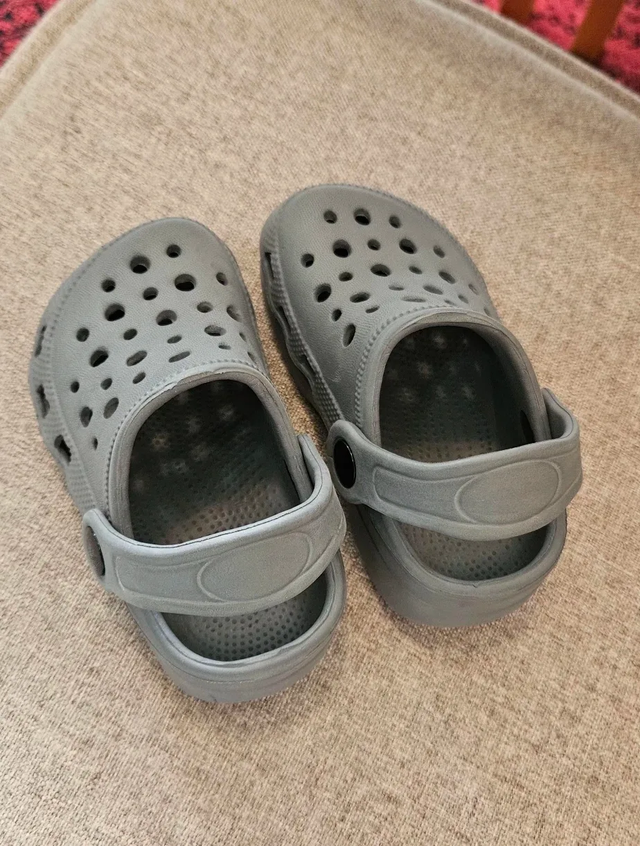 Grey Clogs - Size 5 image indicator(2)