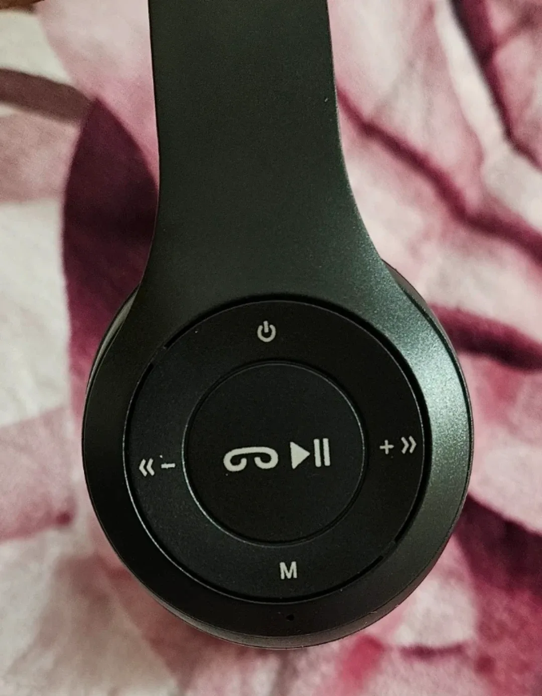 M6 Plus Black Headphones image indicator(2)