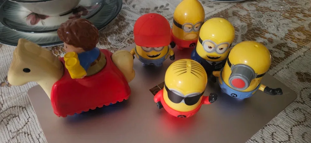 Mixed Lot of Toy Figures image indicator(3)