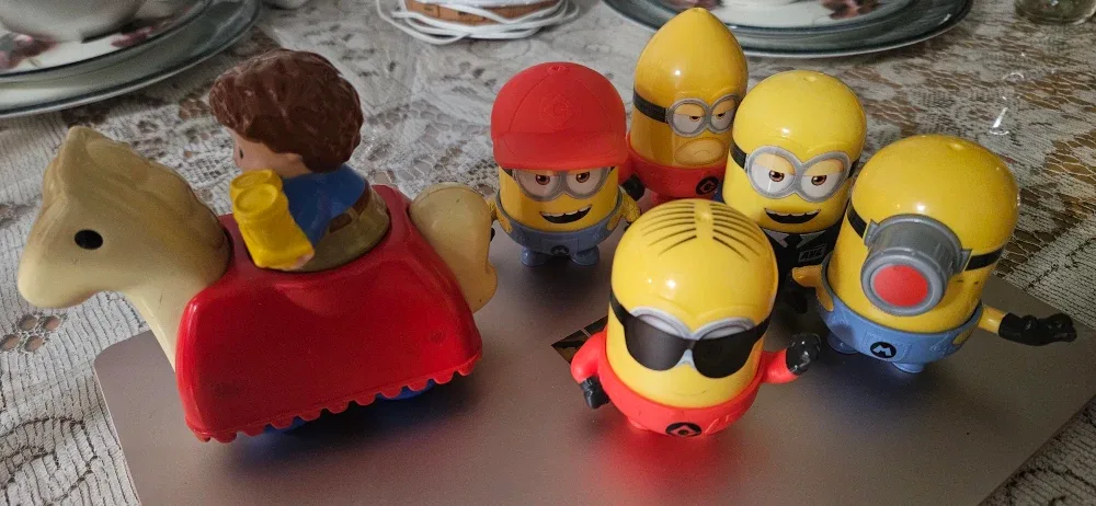 Mixed Lot of Toy Figures image indicator(6)