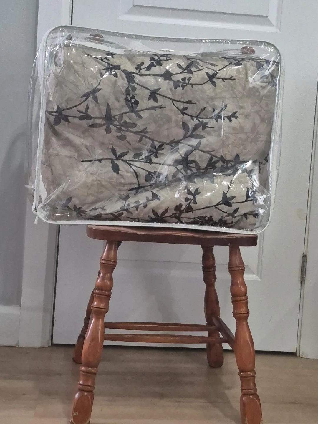 Comforter with floral branch pattern