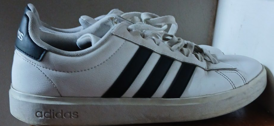Mens Adidas White & Black Low-Top Sneakers Size 10.5 thumbnail