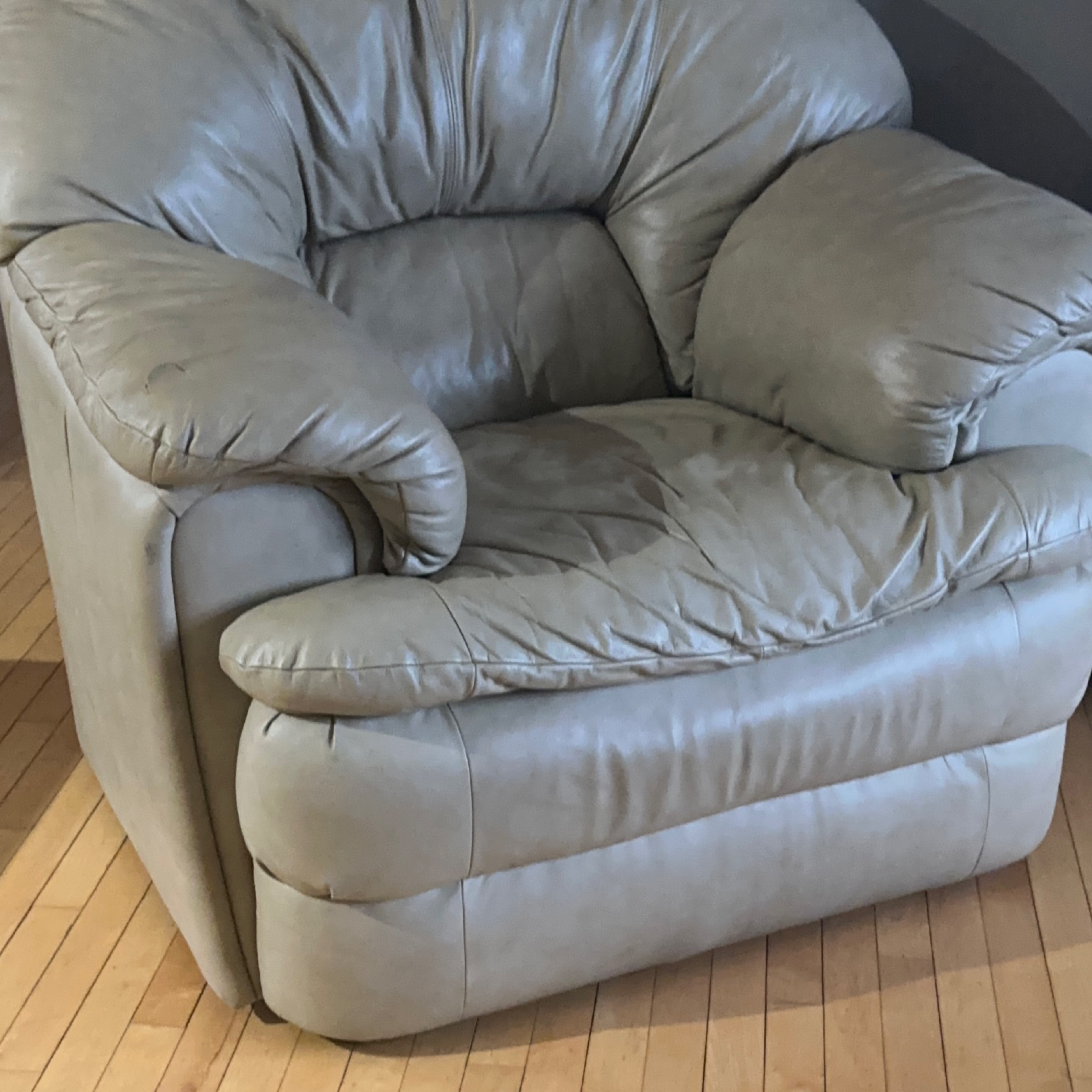 🧡Beige Leather Recliner Chair