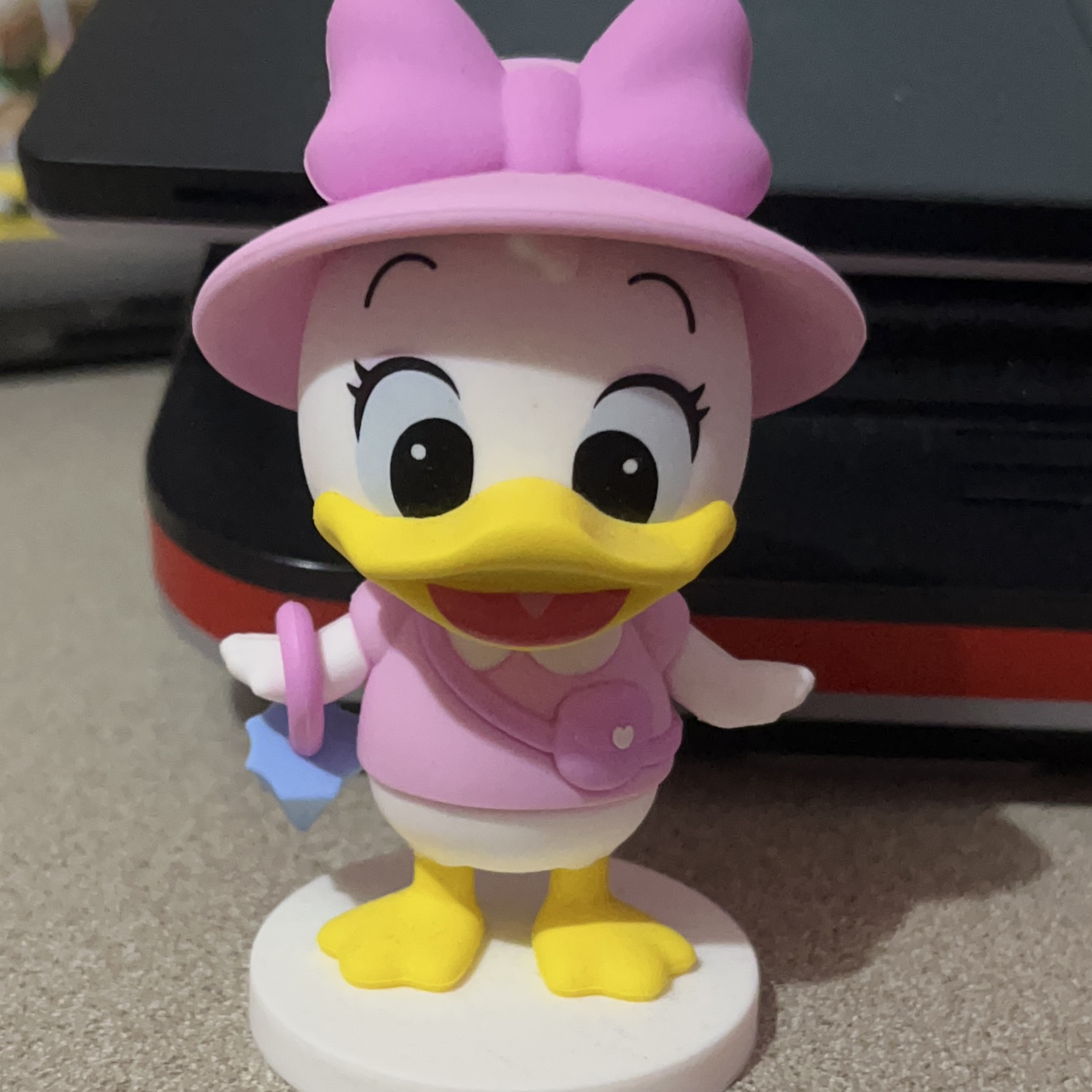 Daisy Duck Figurine thumbnail