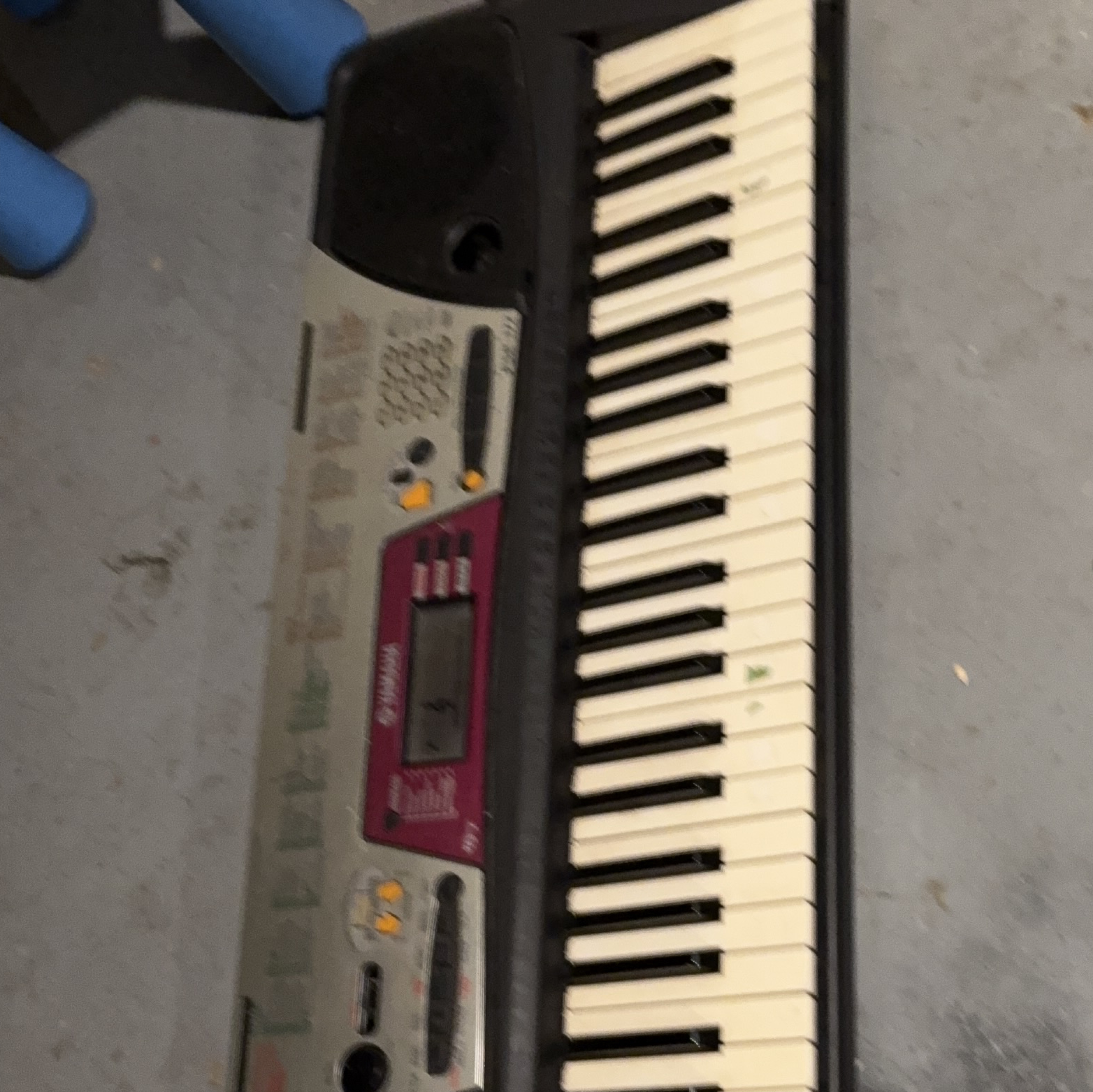 Yamaha PSR-E213 Portable Keyboard thumbnail