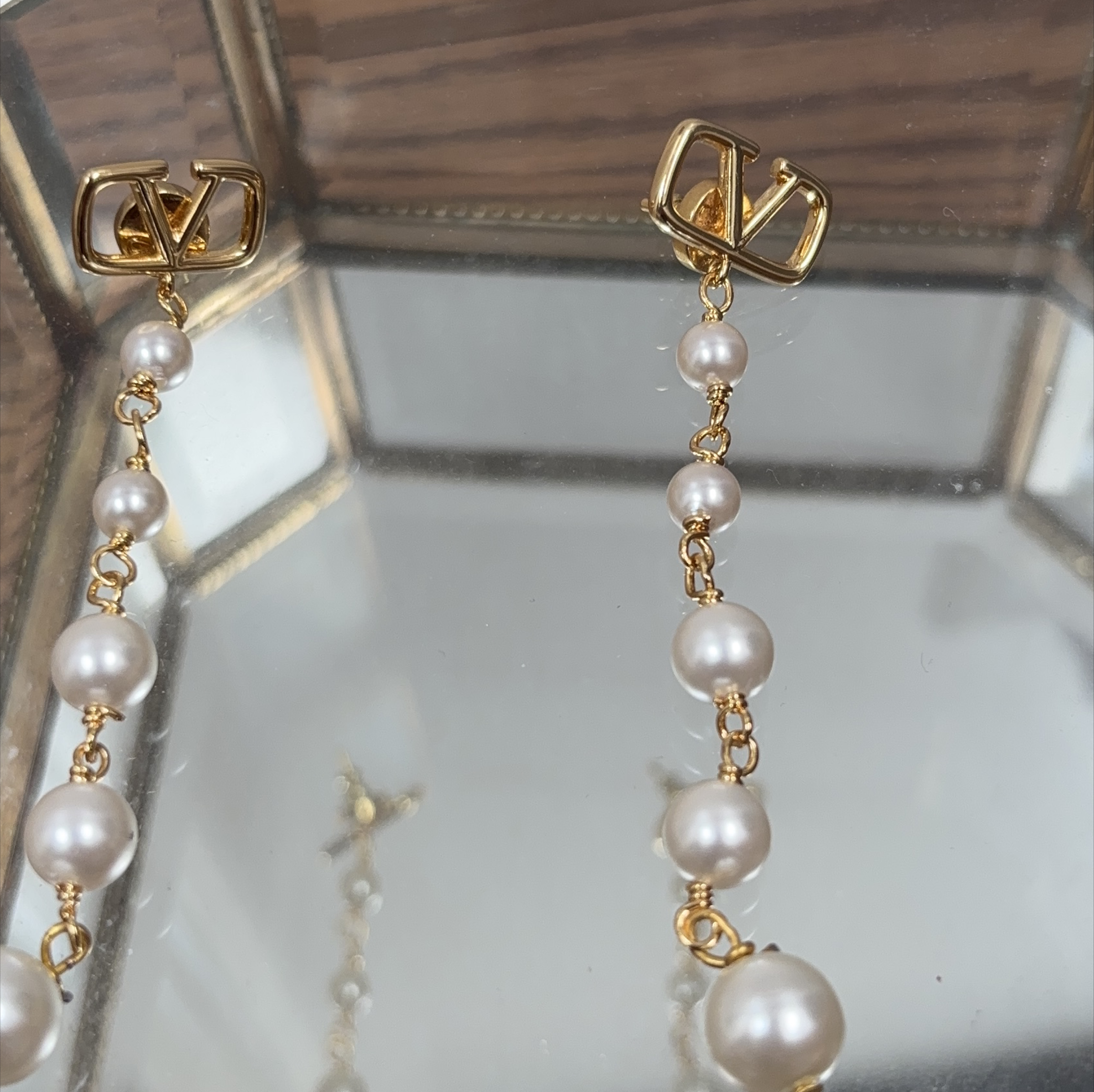 Valentino Garavani Pearl Drop Earrings thumbnail