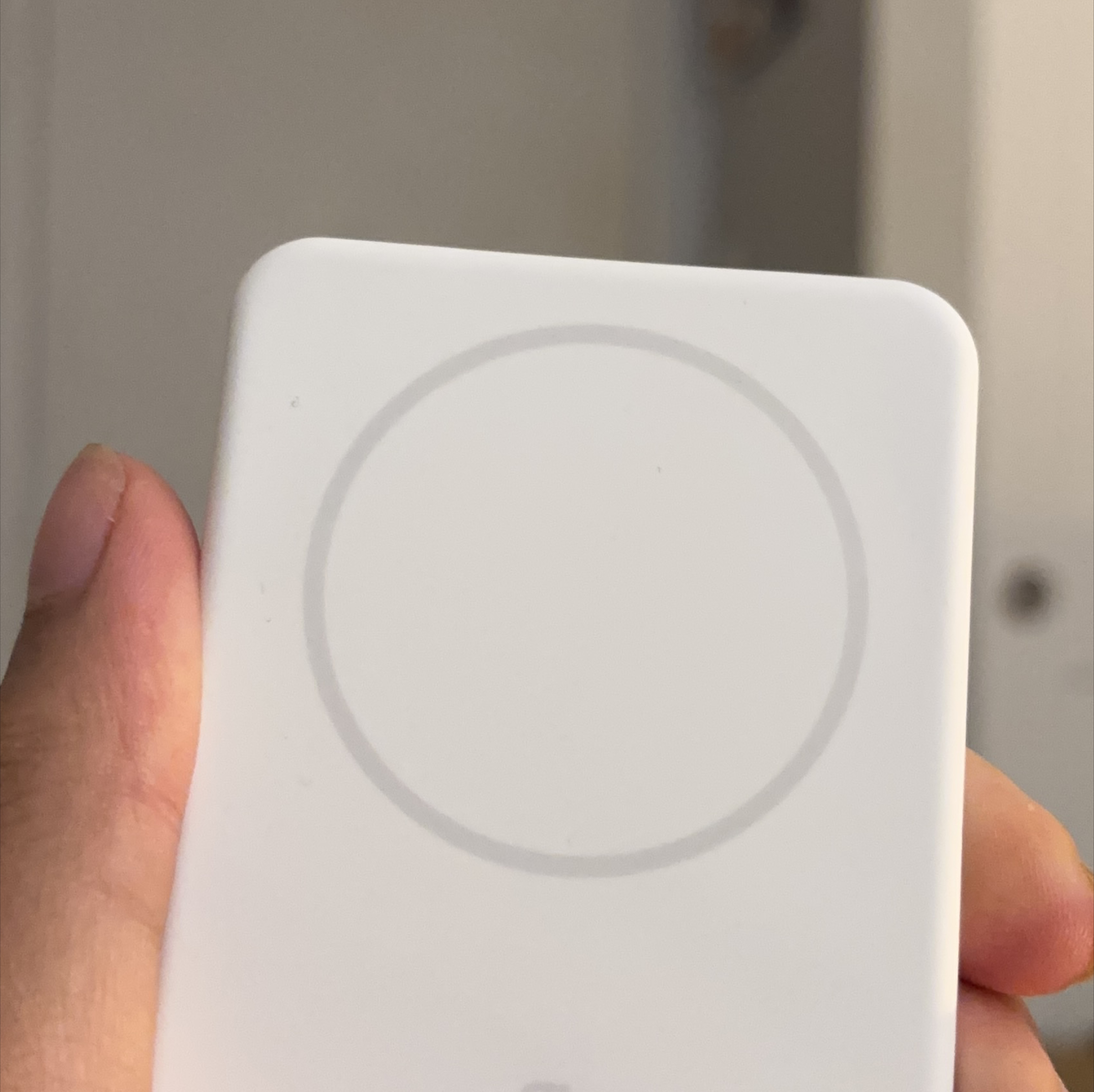 White Wireless Charger thumbnail