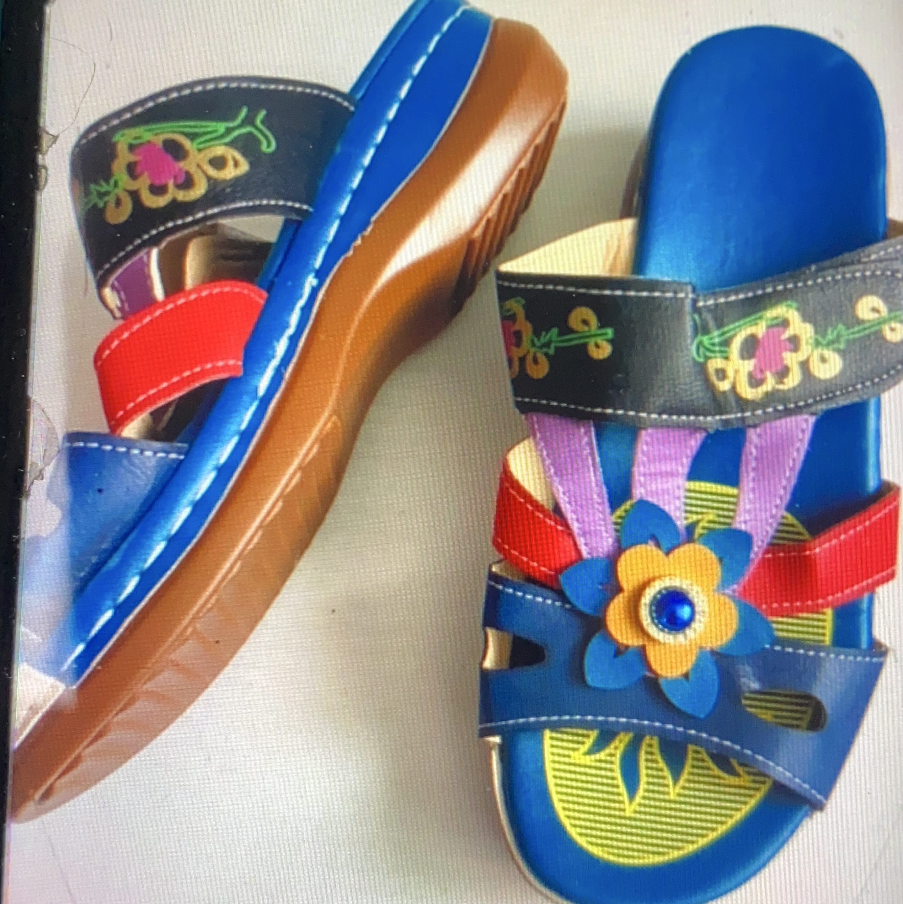 Women's Floral Embroidered Wedge Sandals thumbnail