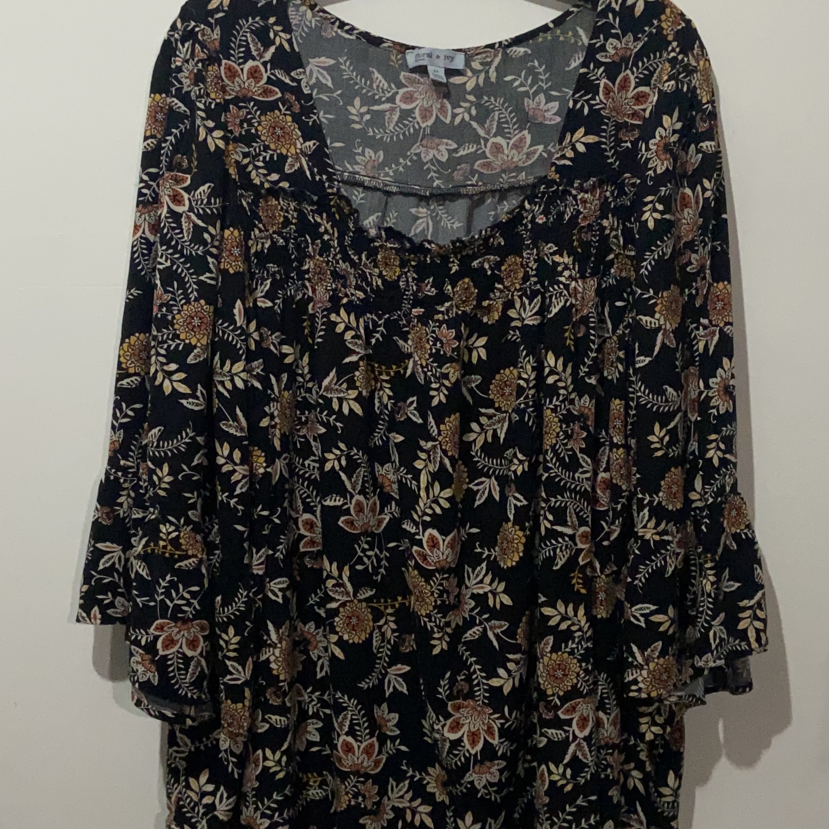 Floral & Ivy Women's Blouse thumbnail