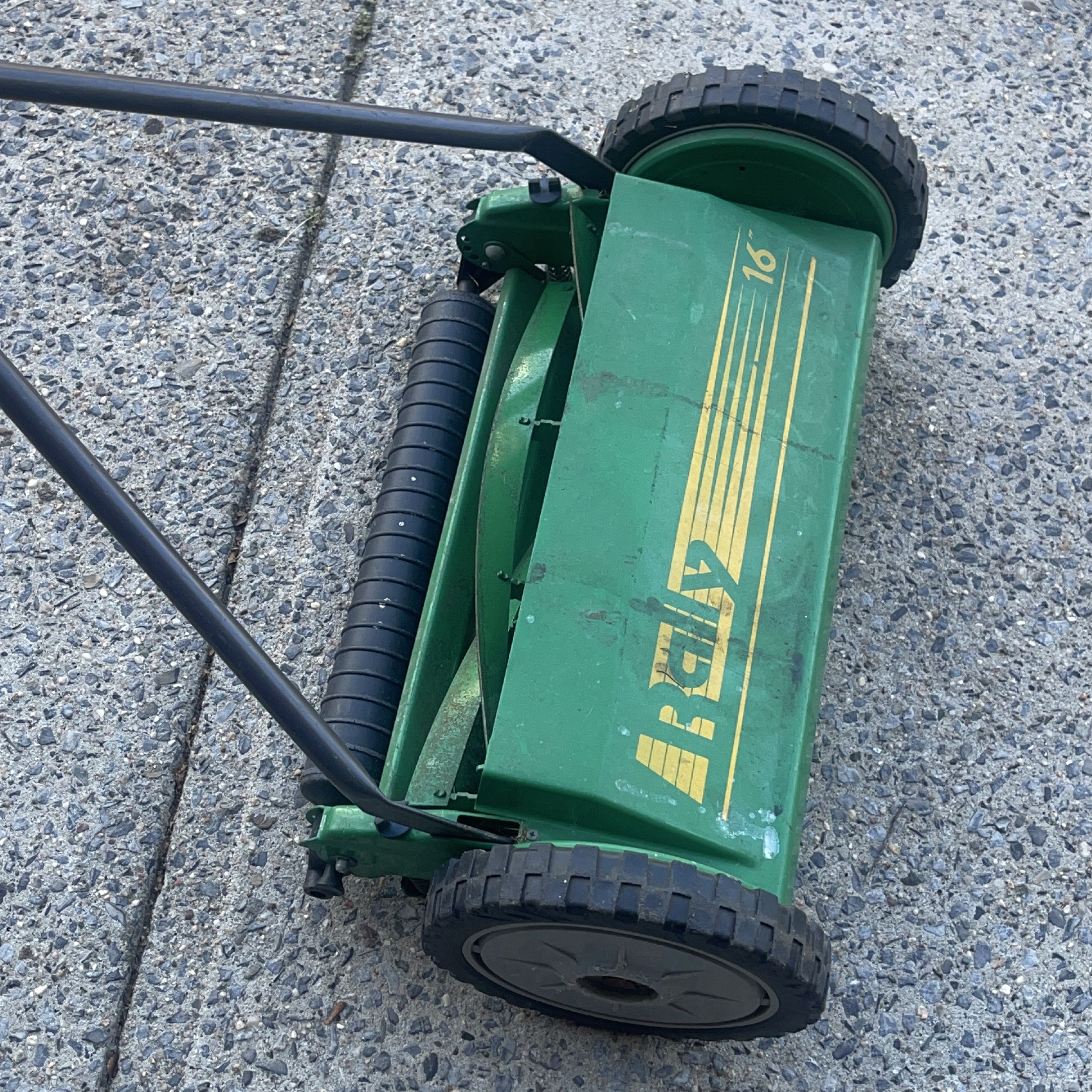 Vintage Greenworks 16" Push Reel Lawn Mower thumbnail