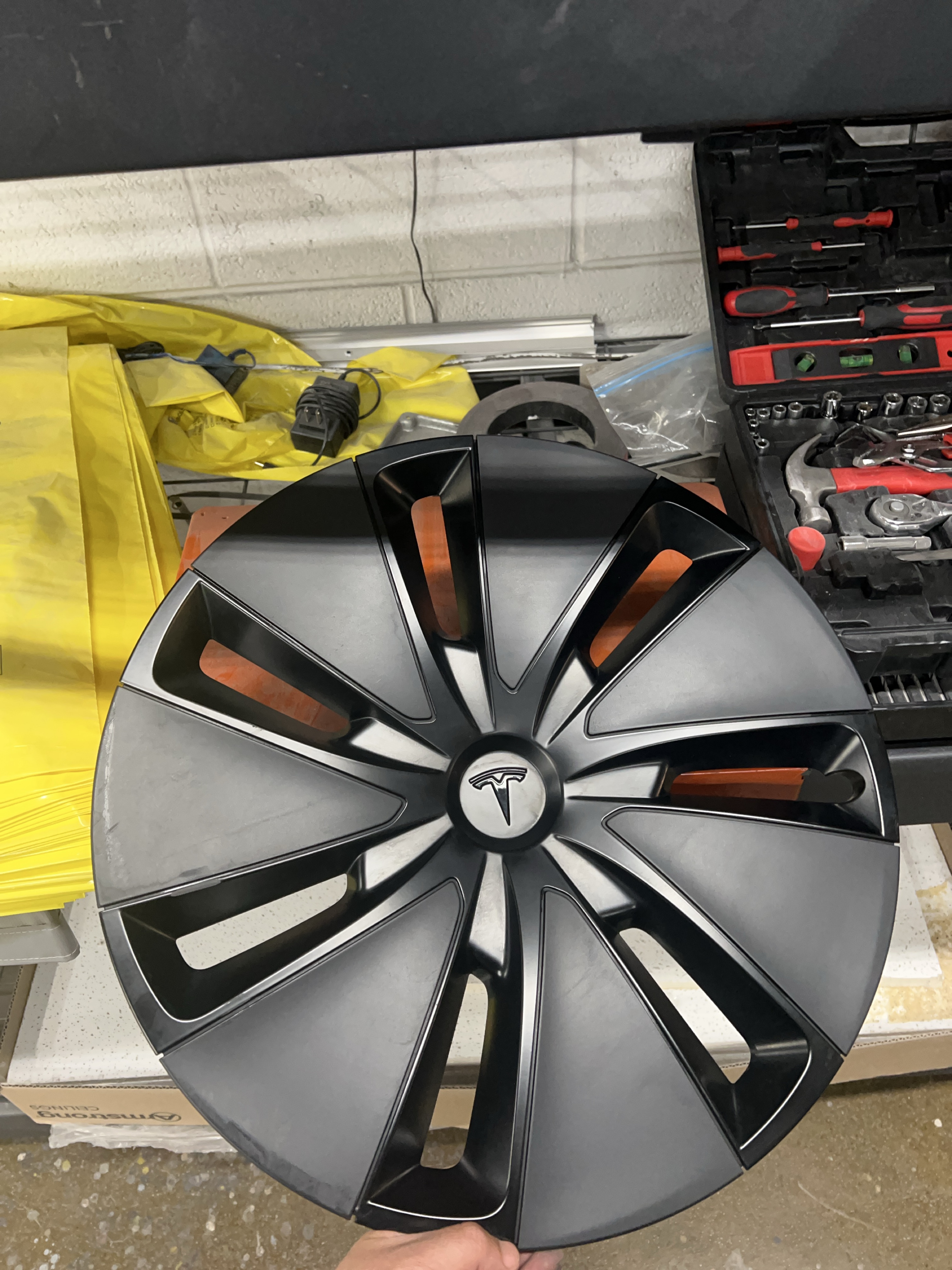 Tesla Model 3/Y 18" Black Wheel Cover