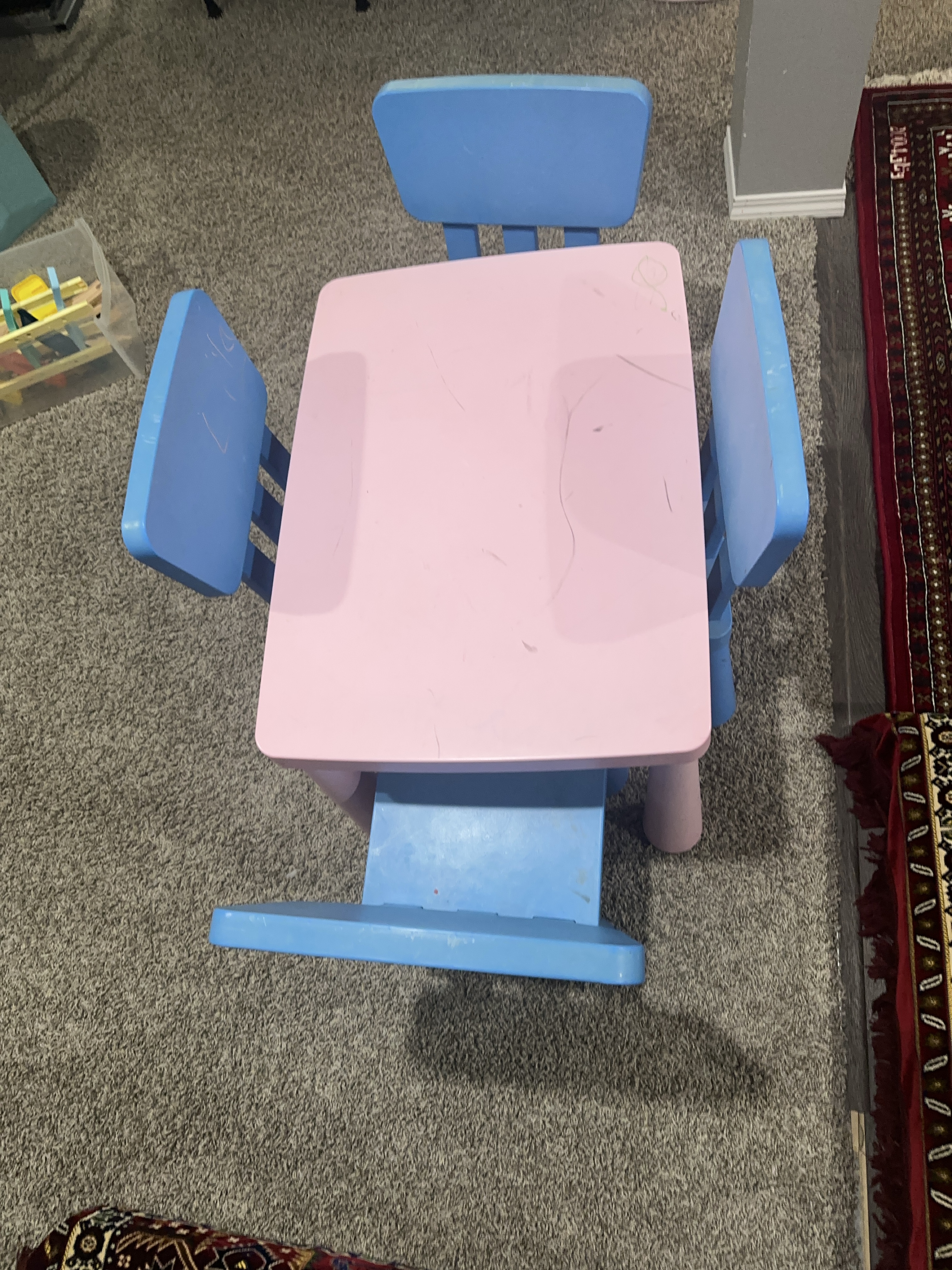 Kids Table and Chair Set thumbnail