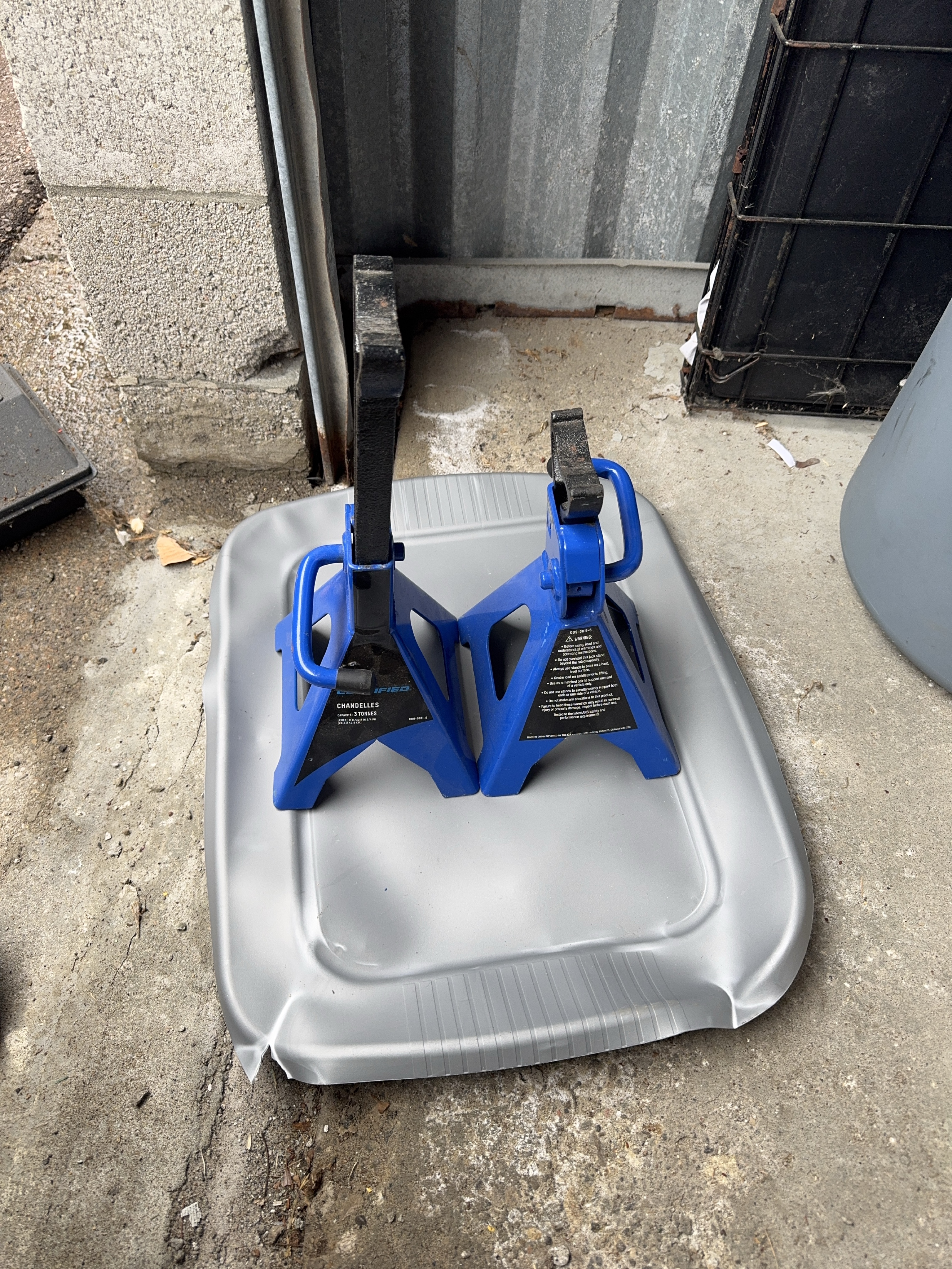 Pair of 3-tonne jack stands with tray thumbnail