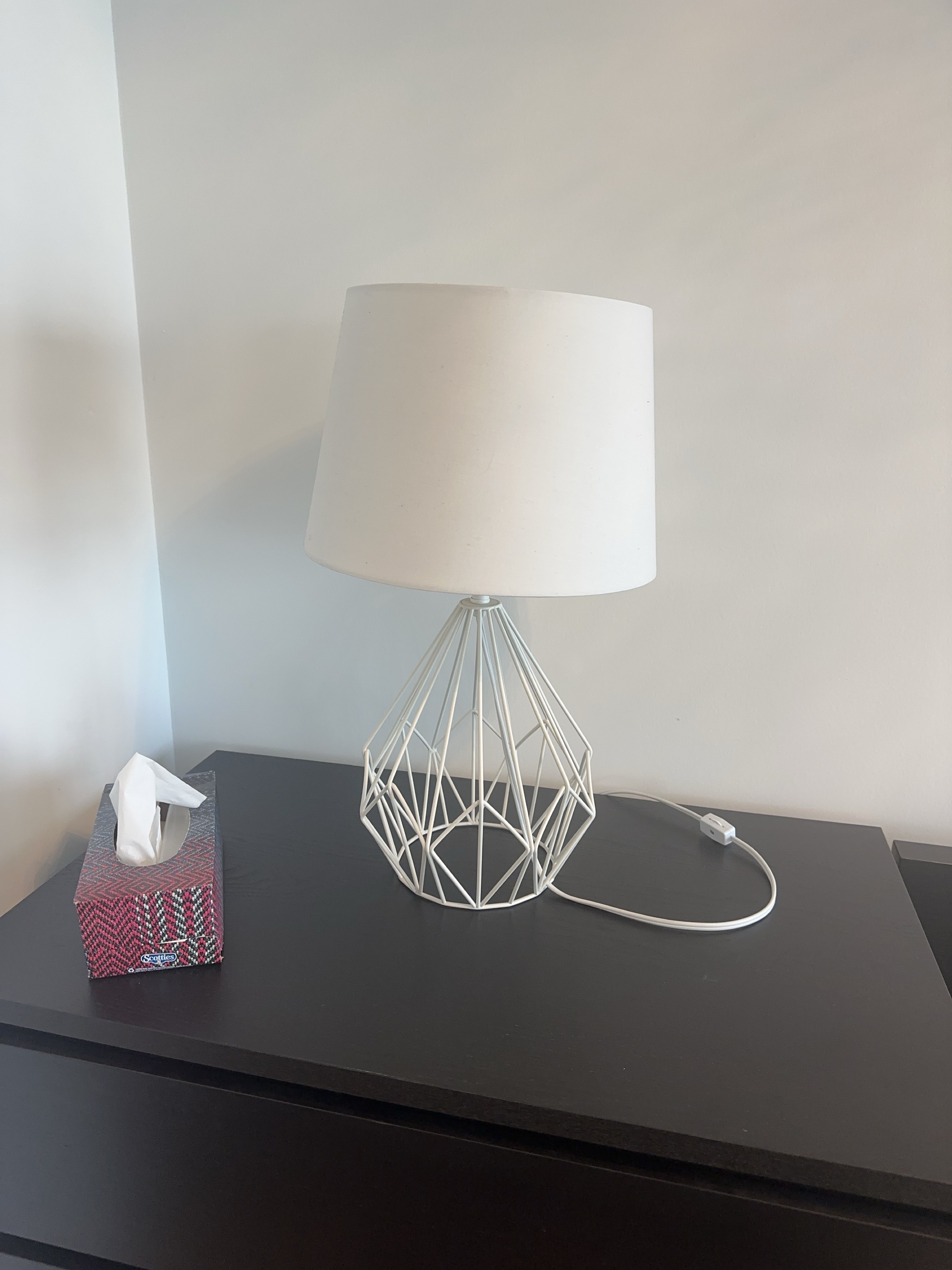 White Geometric Table Lamp thumbnail