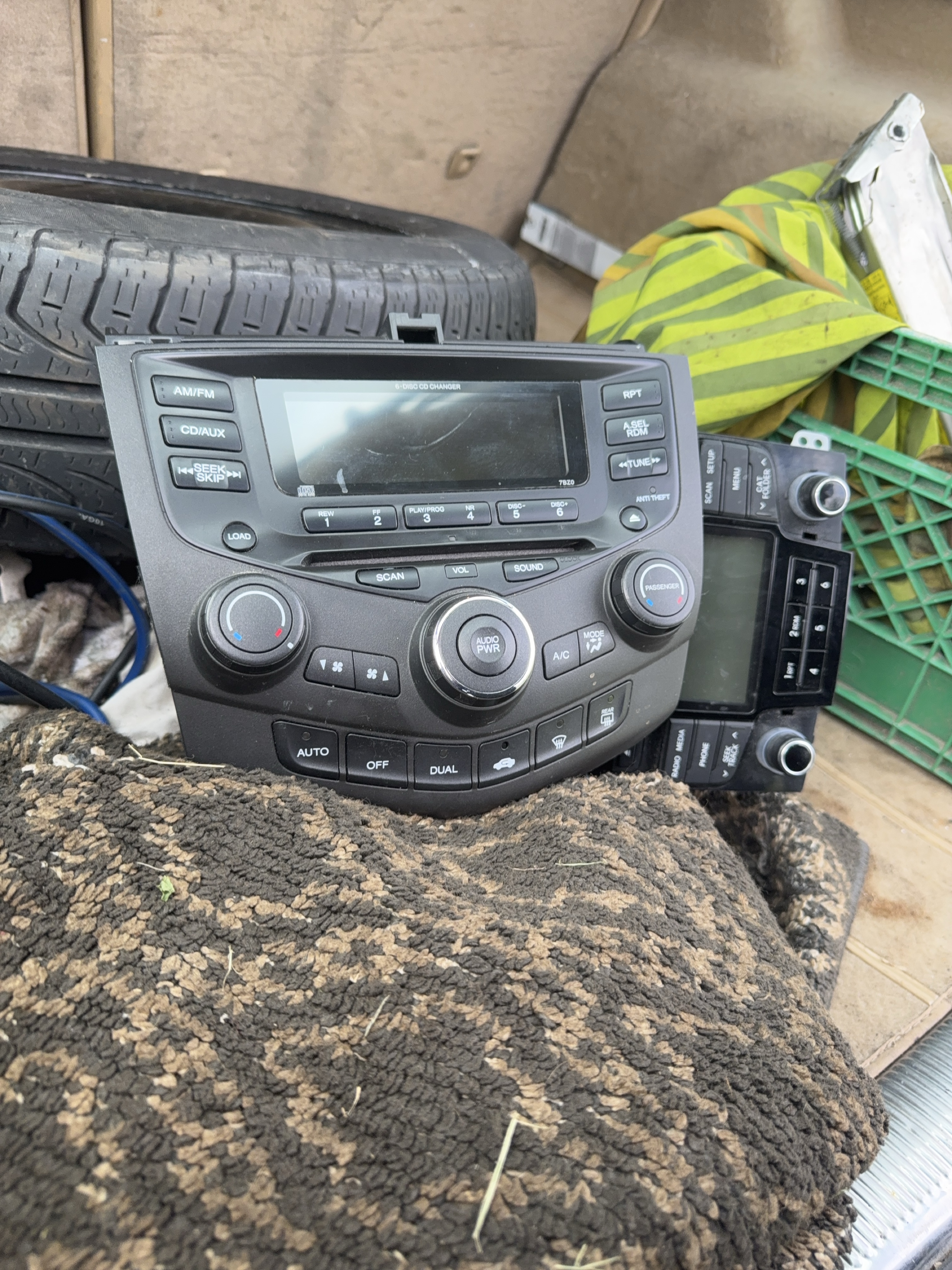 Honda 6-Disc CD Changer Car Stereo thumbnail