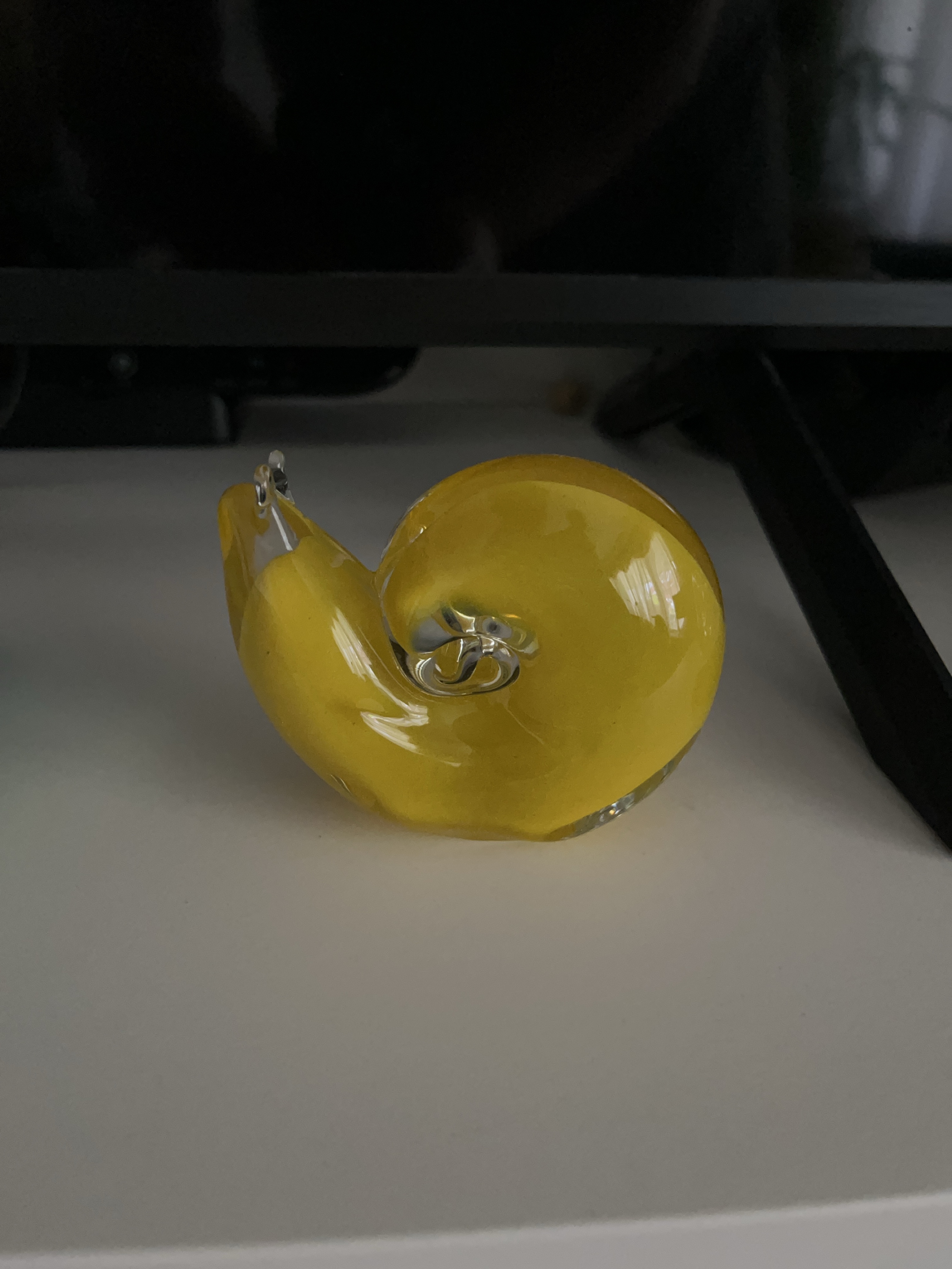 Yellow Glass Seashell Figurine thumbnail
