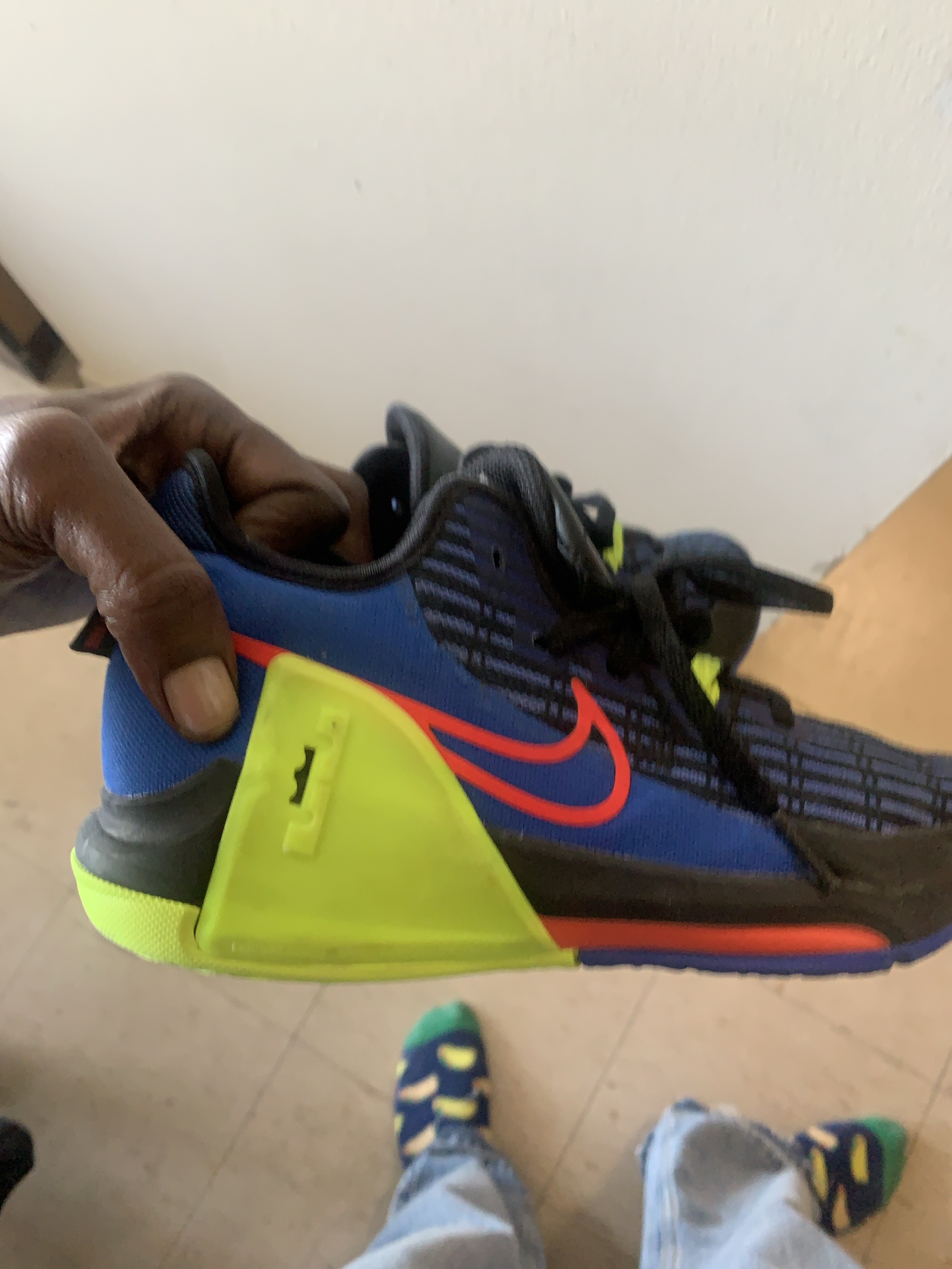 Nike LeBron Witness 6 Basketball Shoes thumbnail