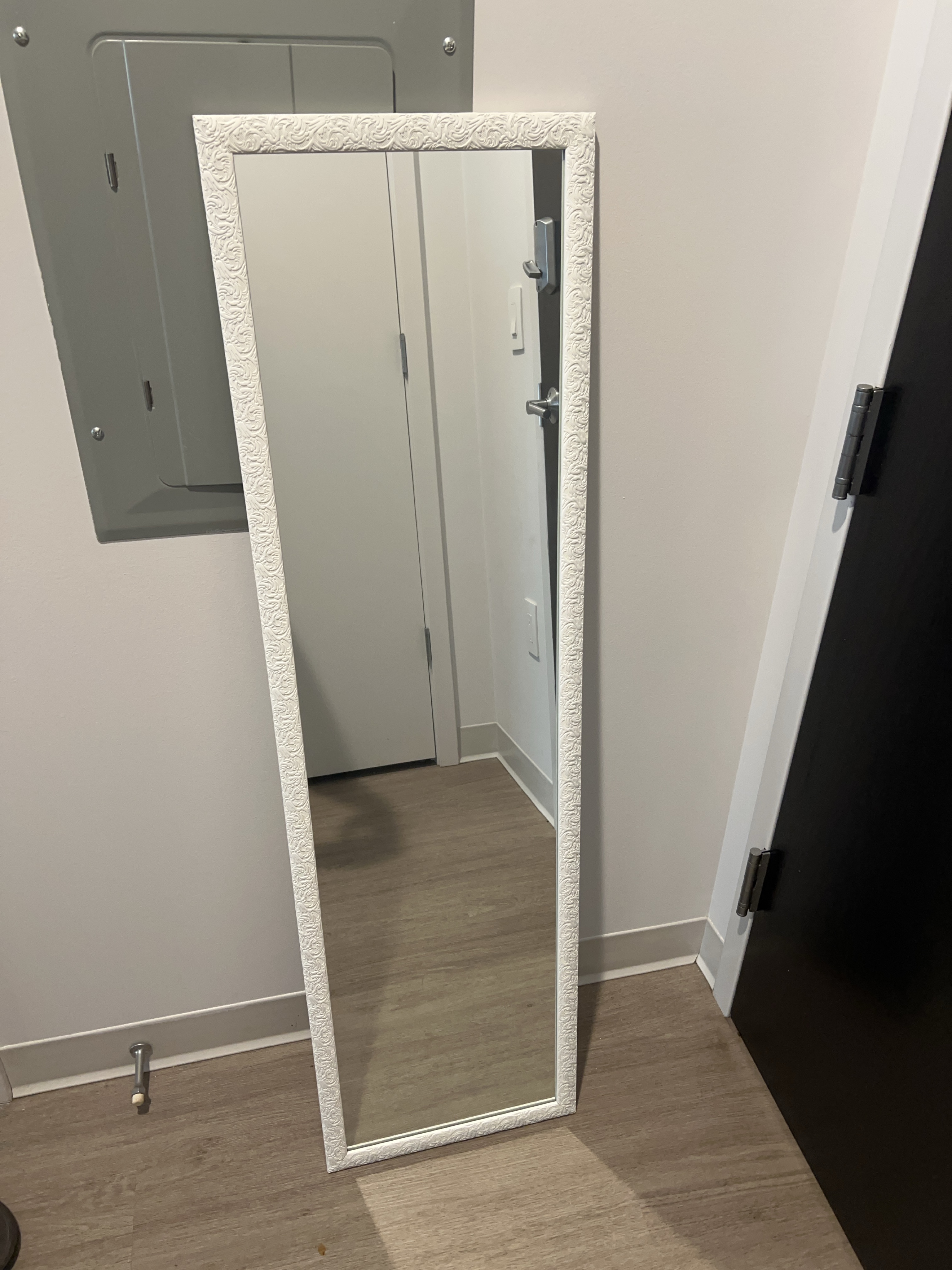 White Mirror thumbnail