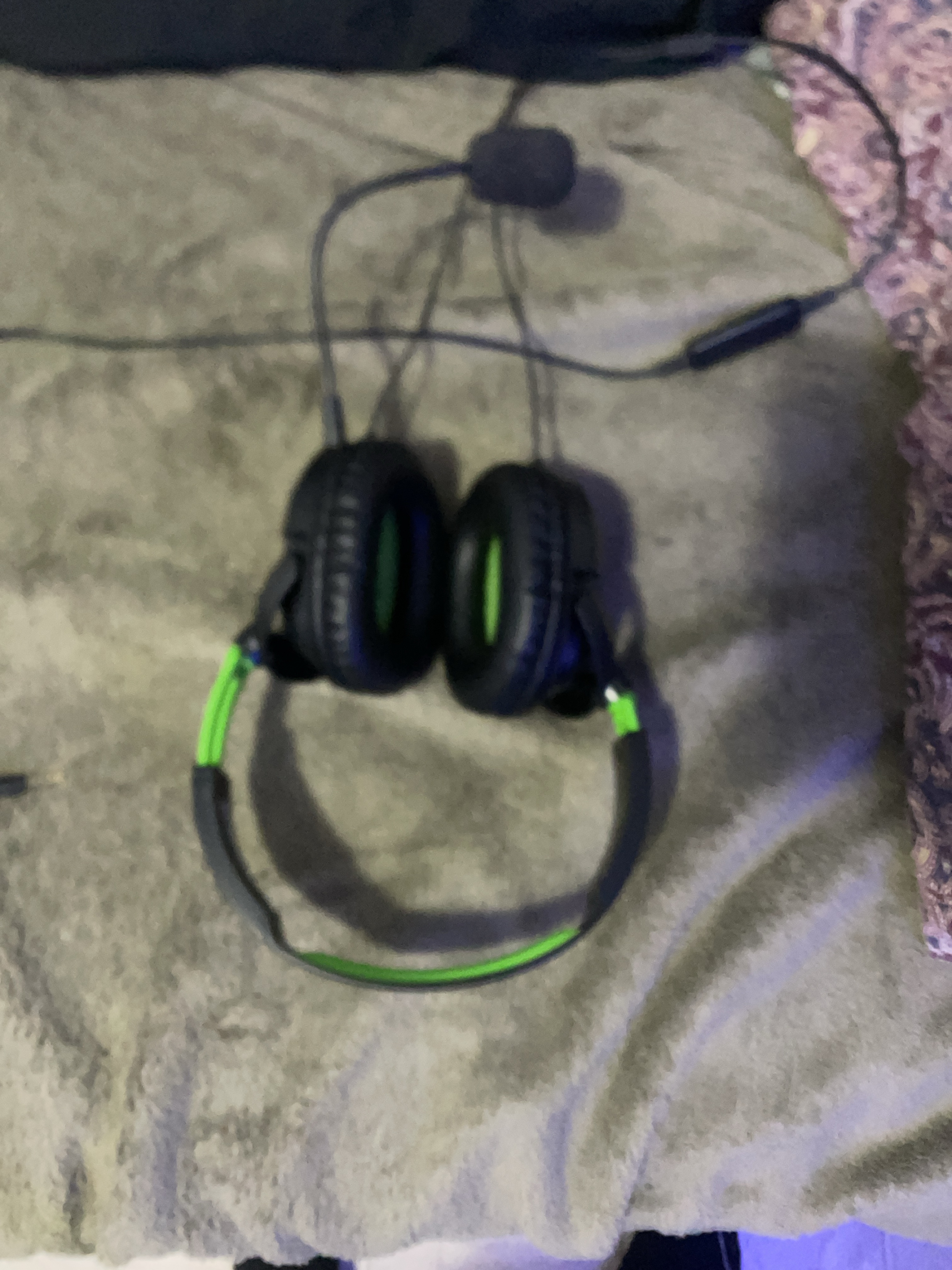 Gaming Headset with Microphone thumbnail