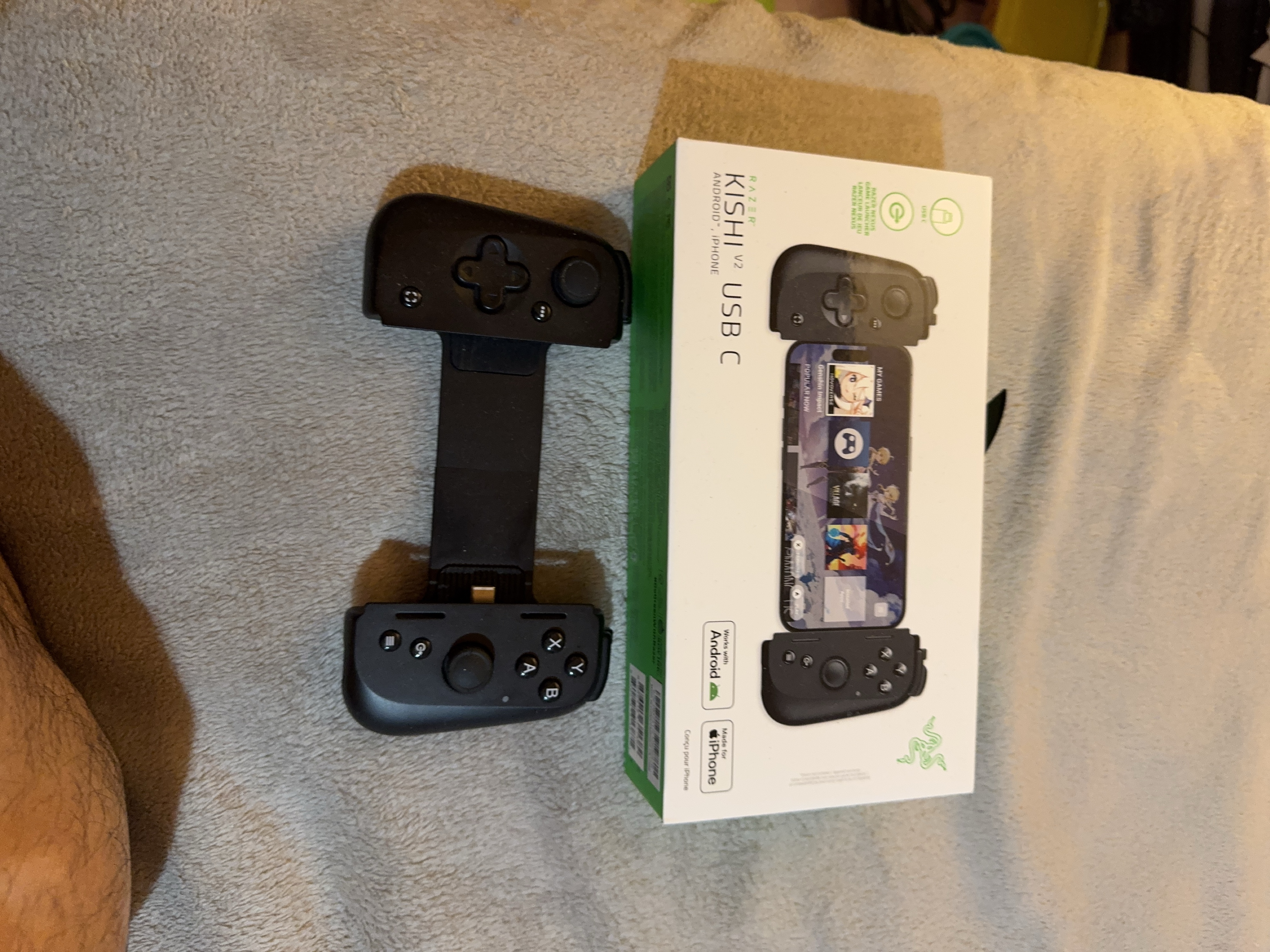 Razer Kishi V2 Mobile Gaming Controller thumbnail