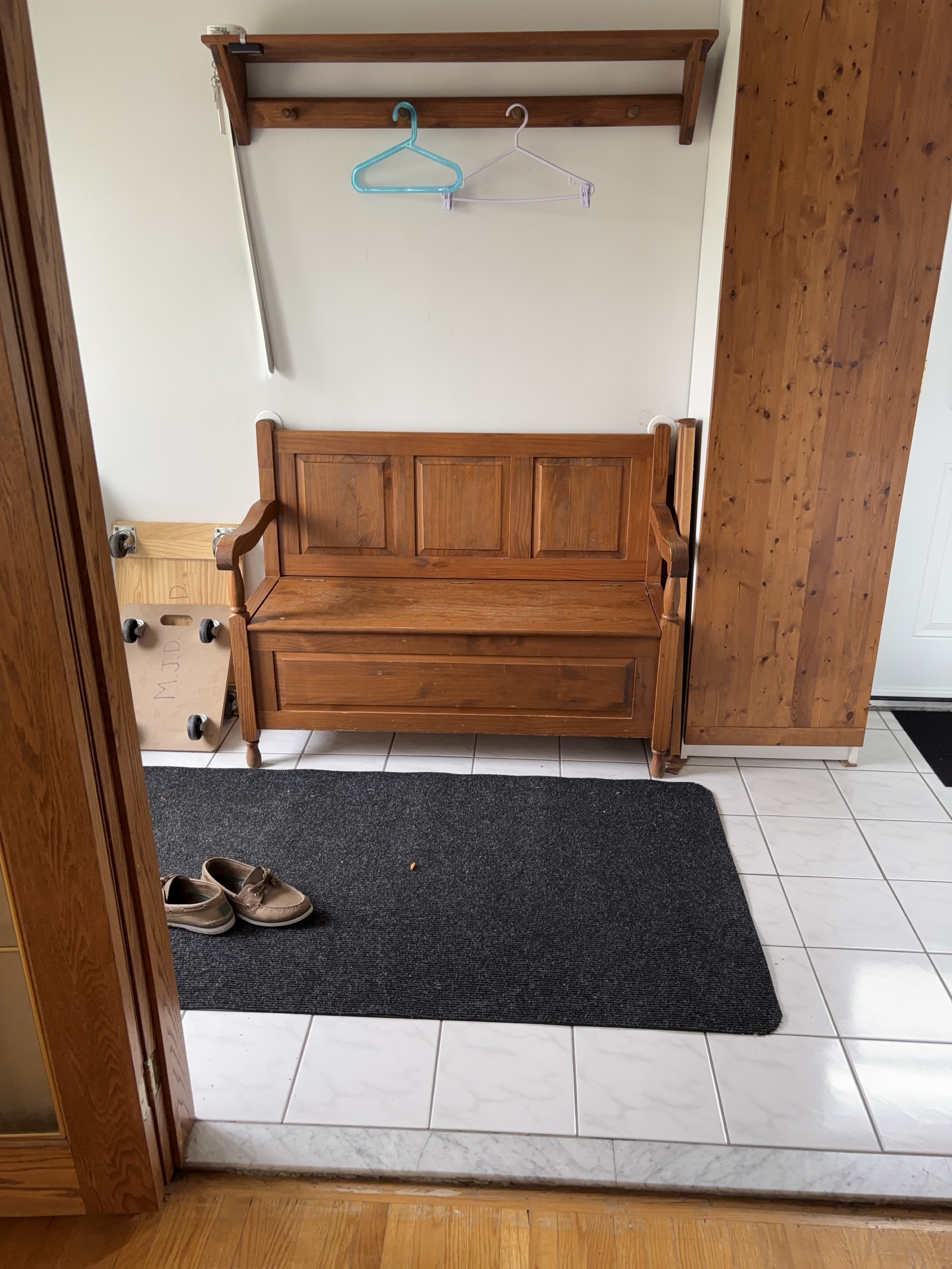 Wooden Storage Bench thumbnail