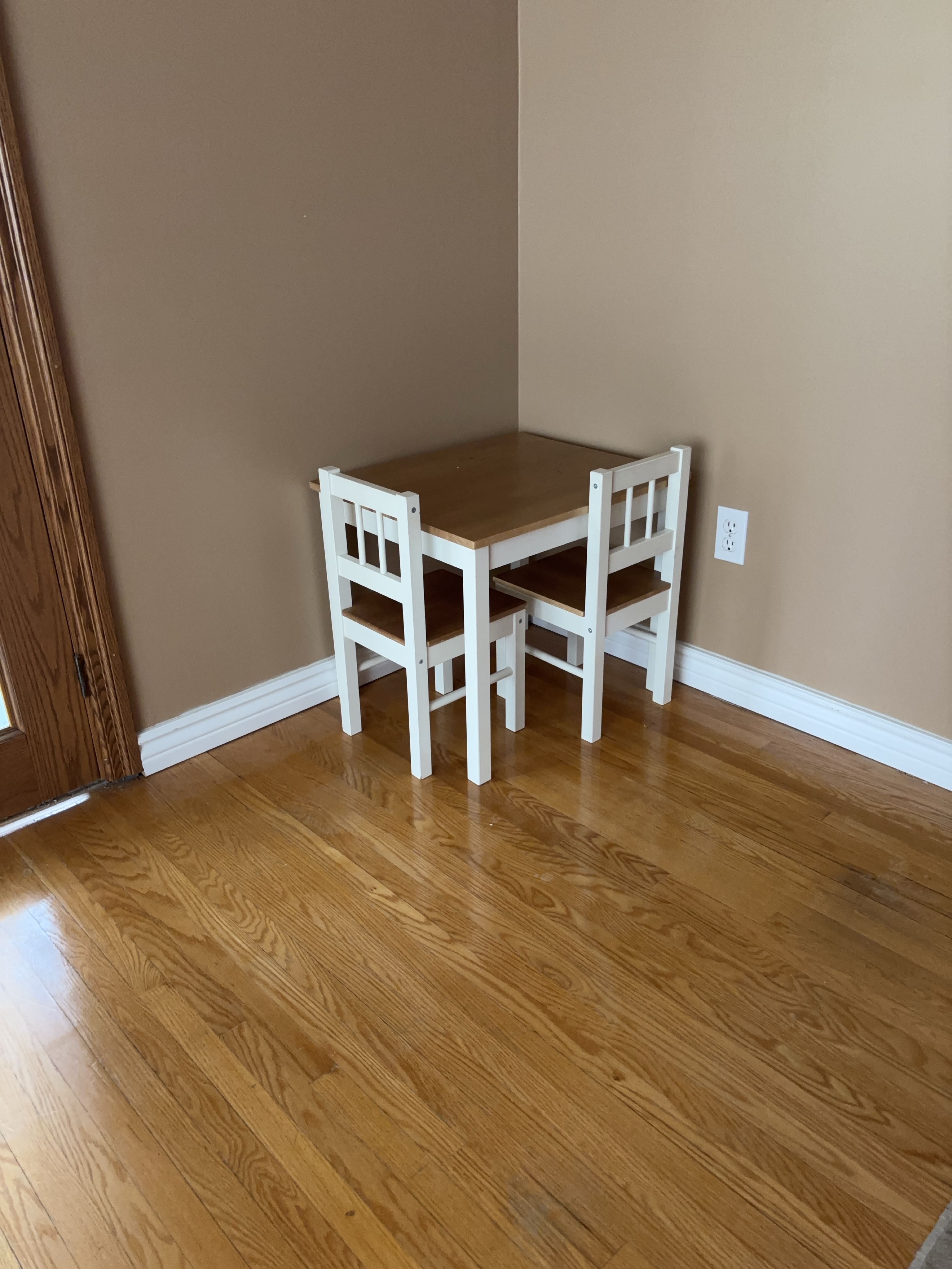 Kids Table and Chairs thumbnail