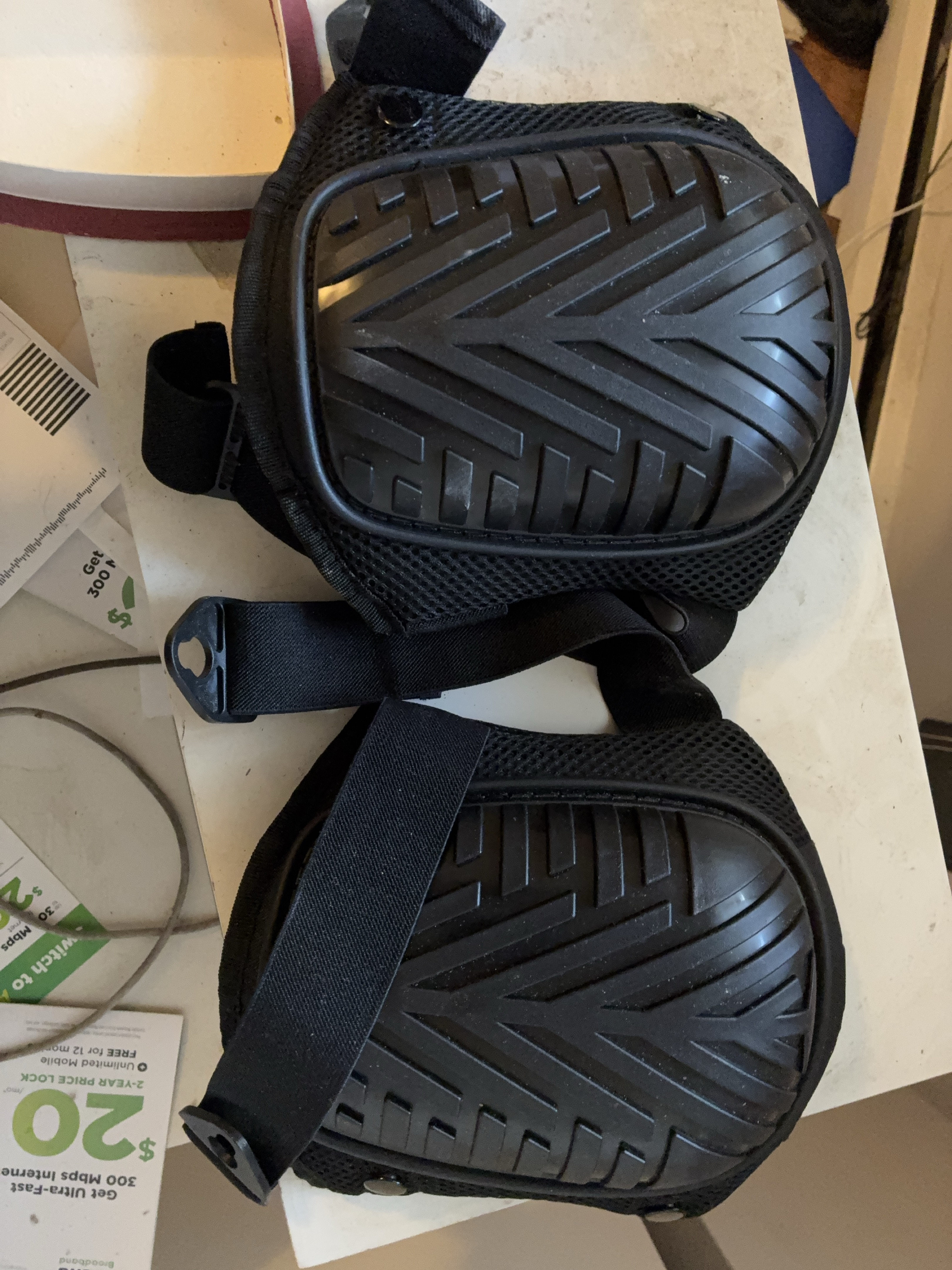 Pair of Black Knee Pads #FREECYCLE thumbnail