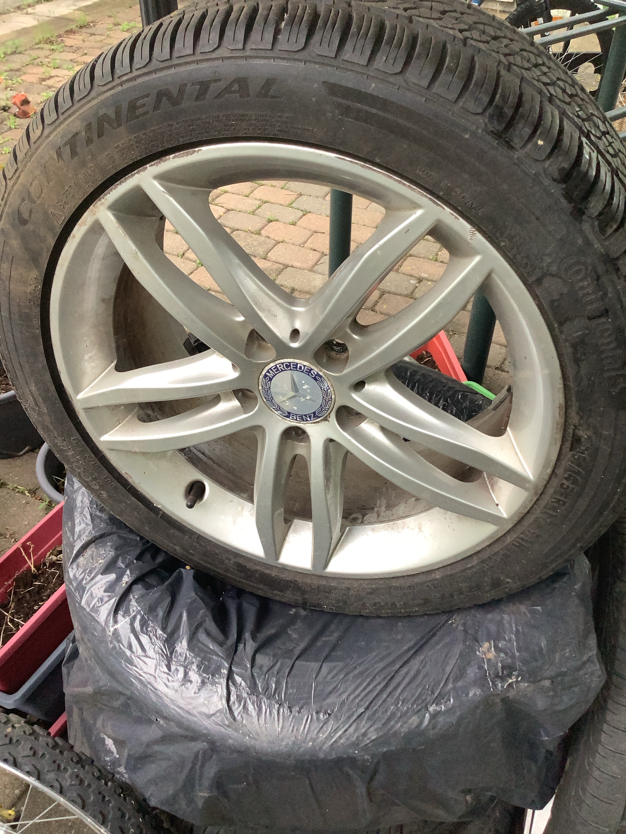 Mercedes-Benz Wheel and Tire thumbnail
