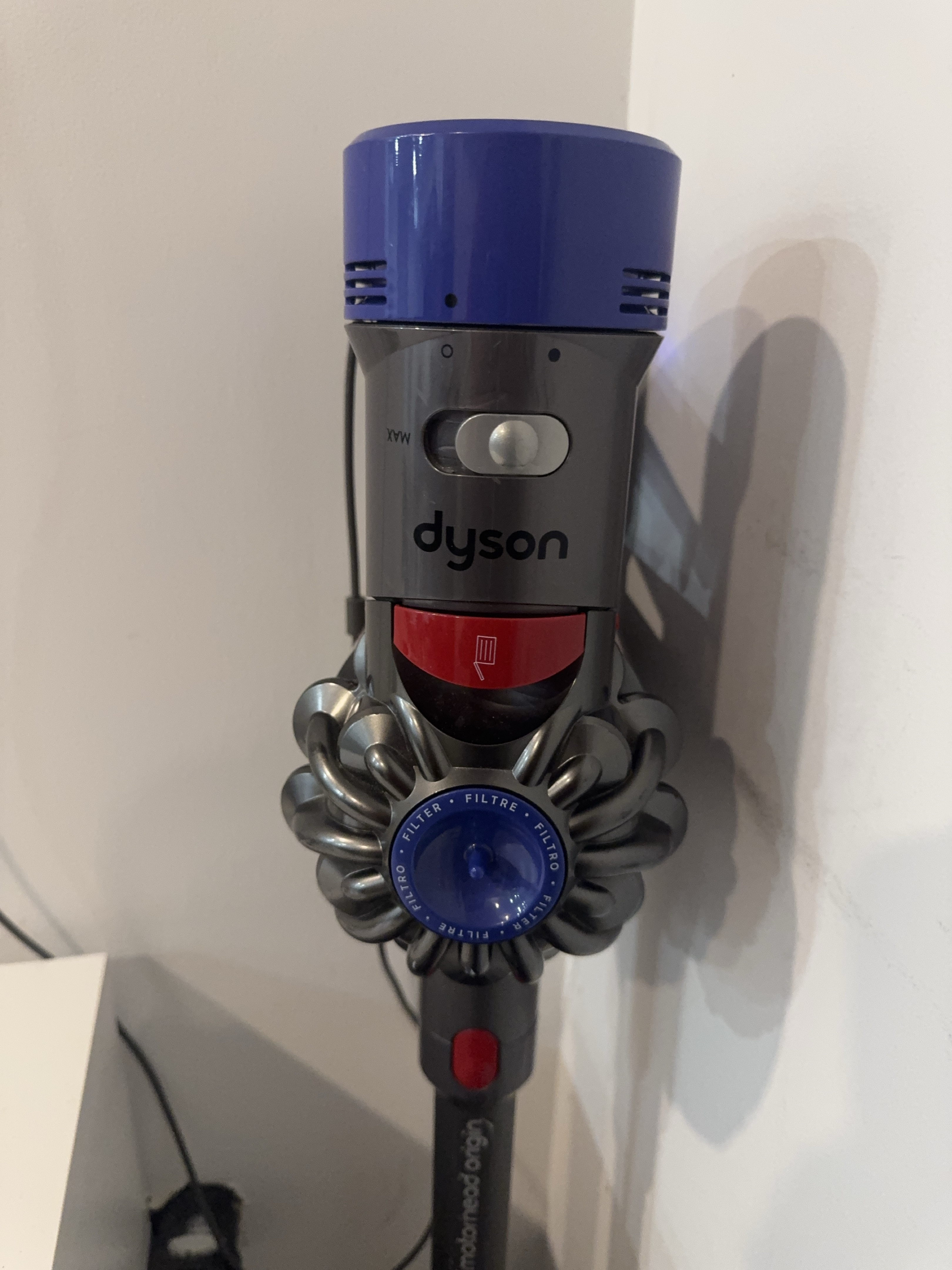Dyson V7 Motorhead Origin Cordless Stick Vacuum thumbnail