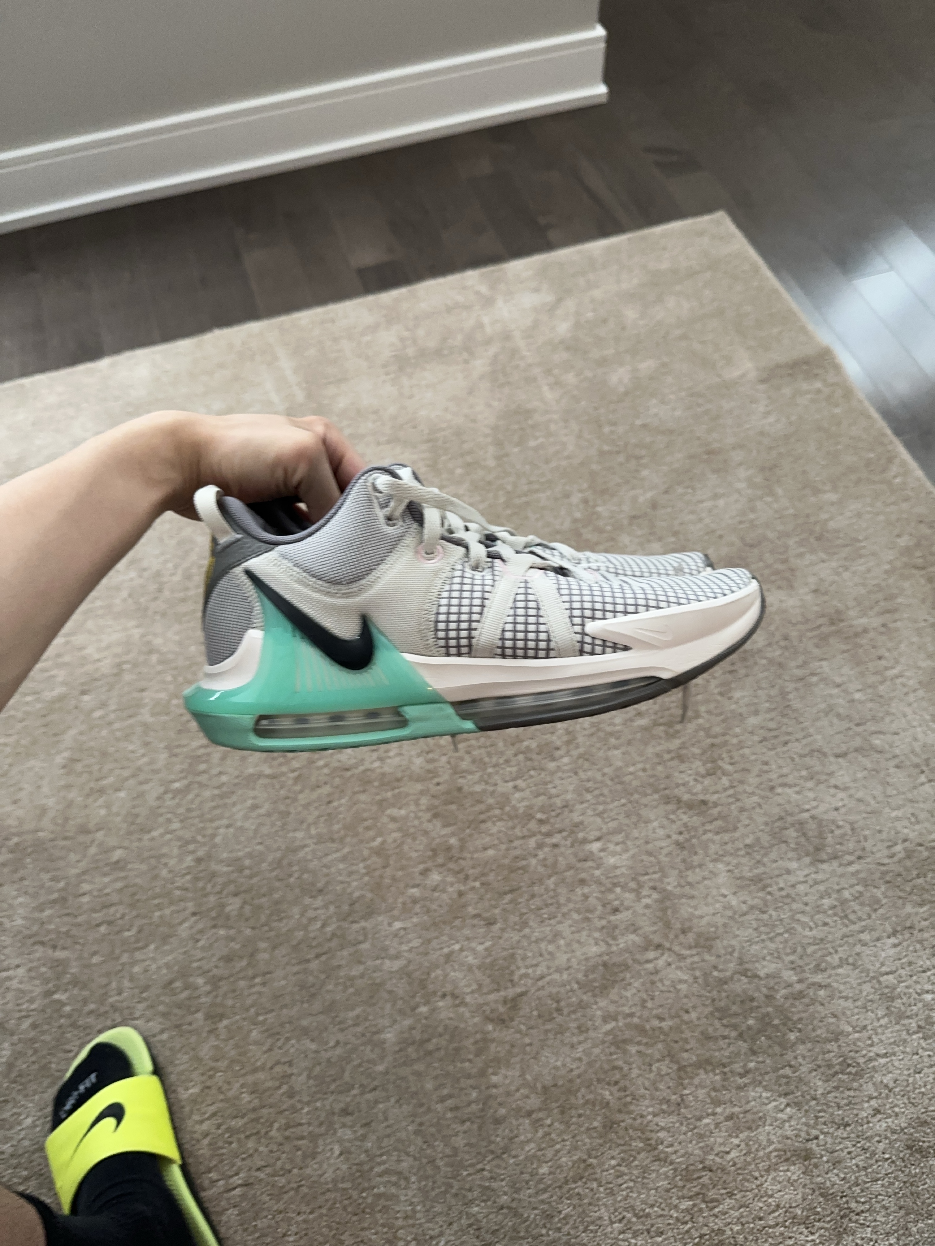 Lebron Witness 7 Basketball Shoes thumbnail