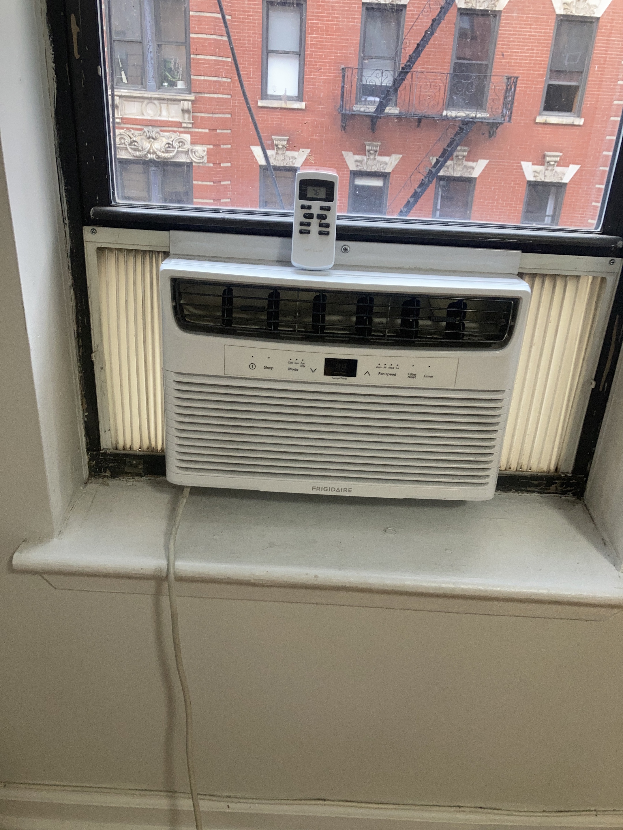 Window Air Conditioner With Remote thumbnail