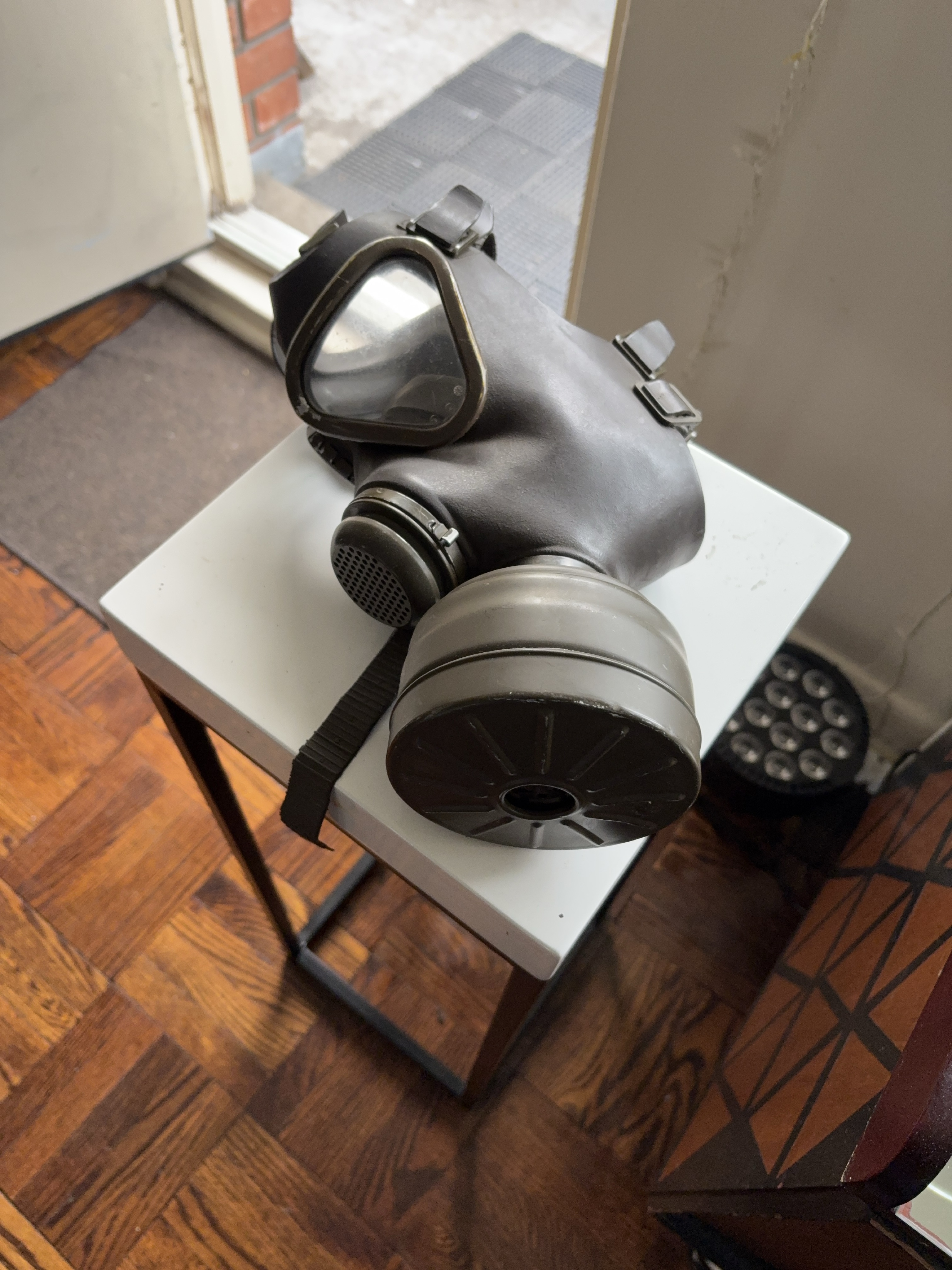 Military Style Gas Mask thumbnail