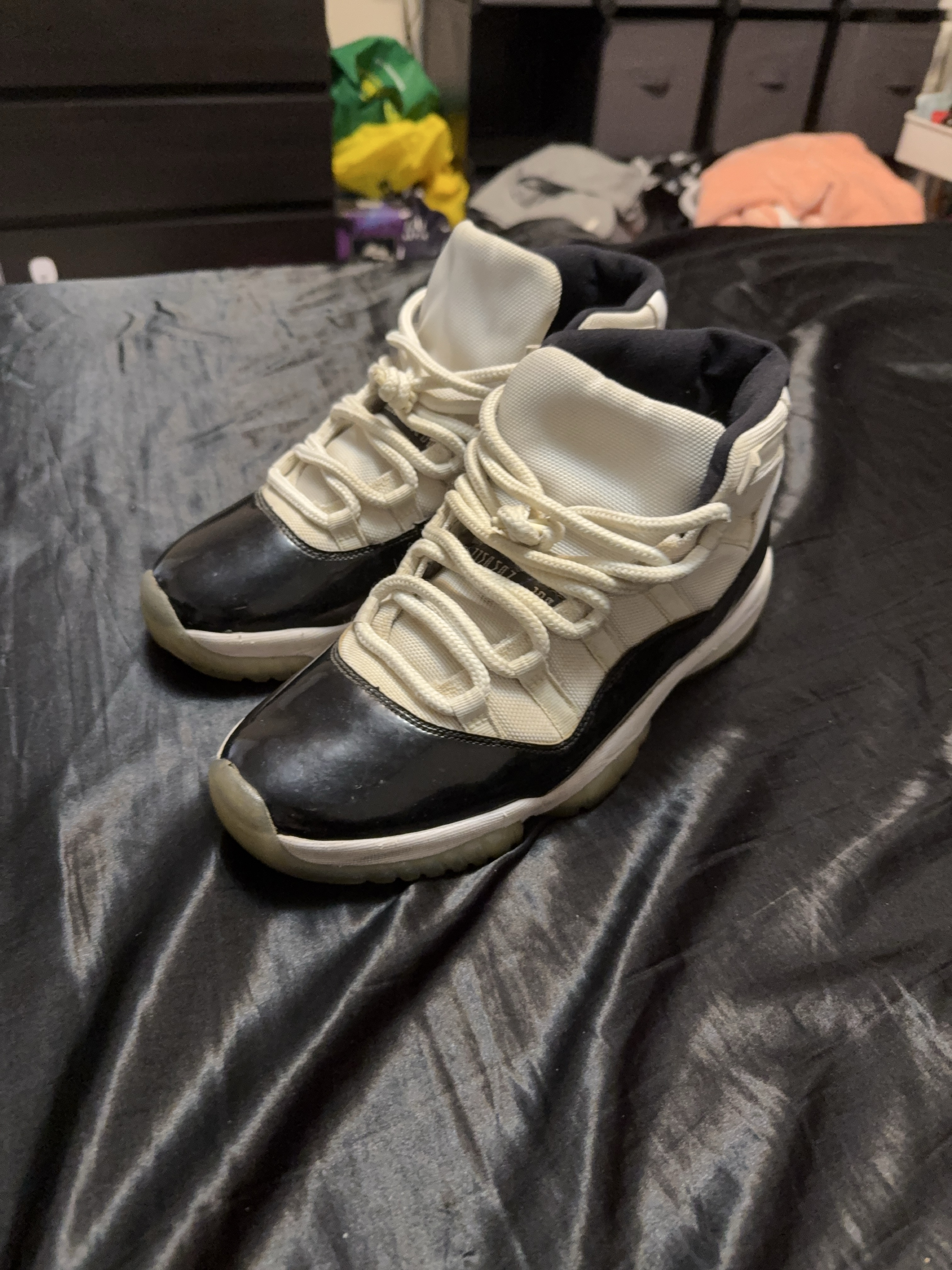 Air Jordan 11 retro concords thumbnail