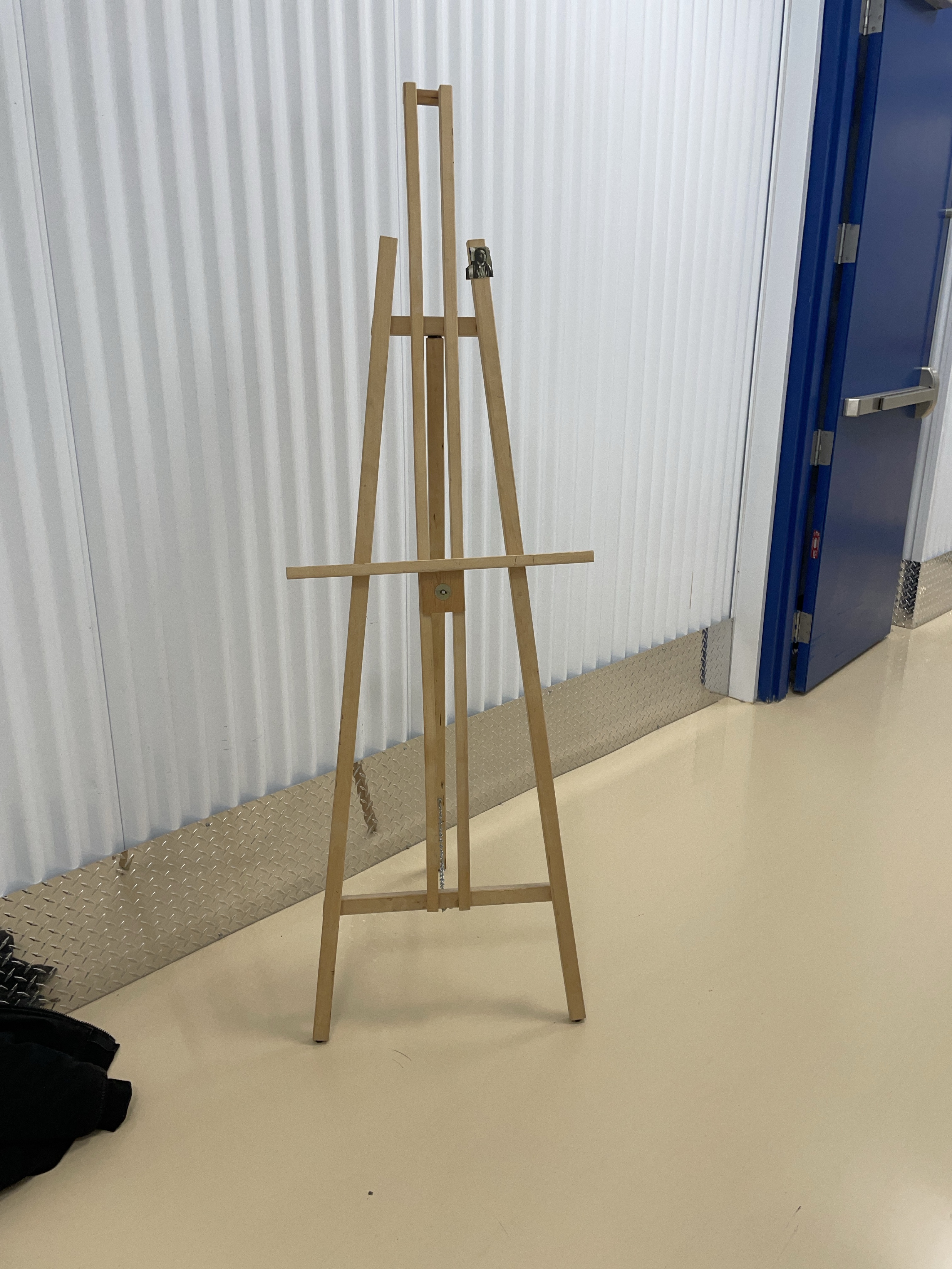 Wooden Easel thumbnail