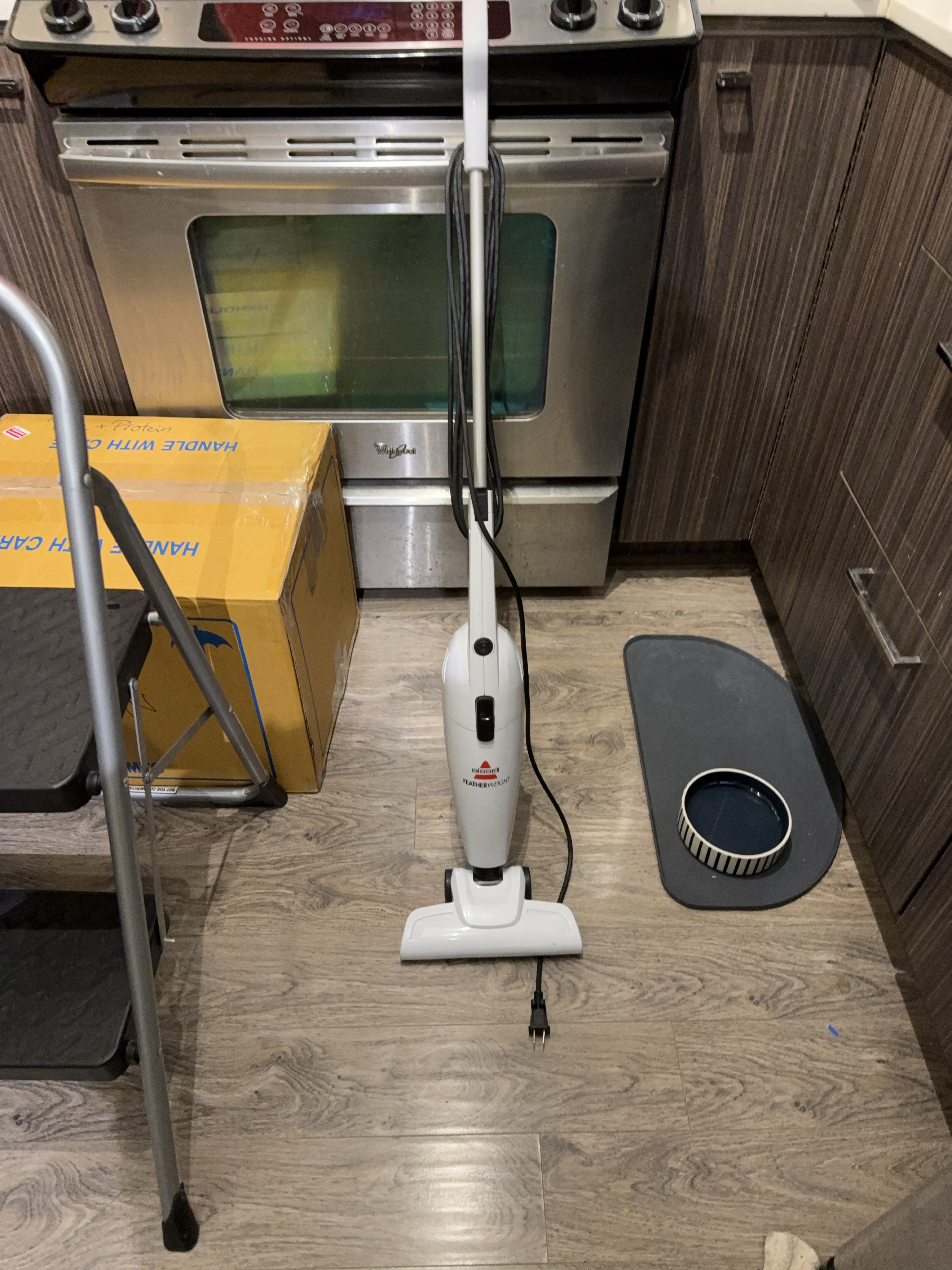 Bissell FeatherWeight Vacuum Cleaner thumbnail