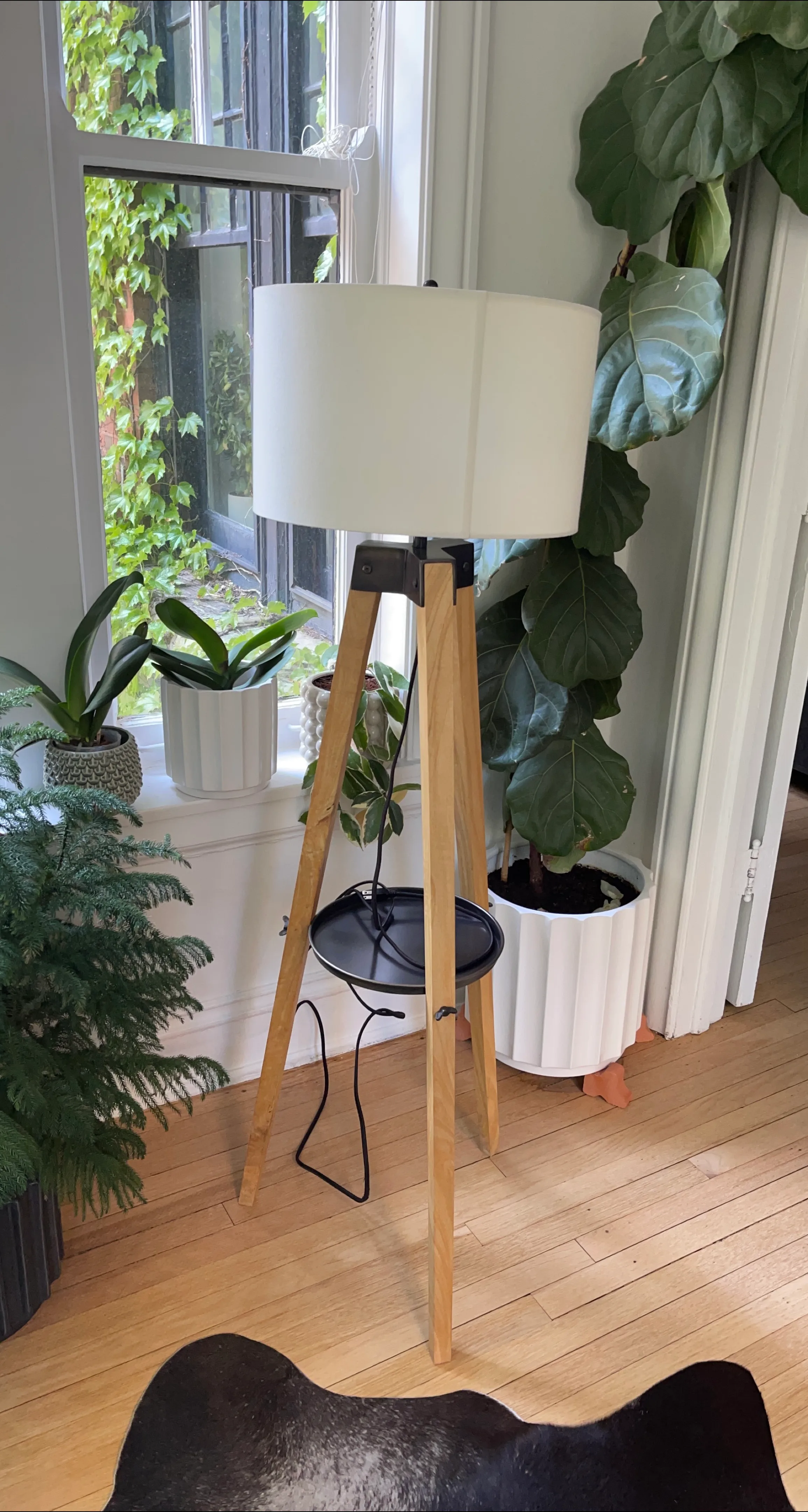 Wooden Tripod Floor Lamp 1-50$, 2-85$