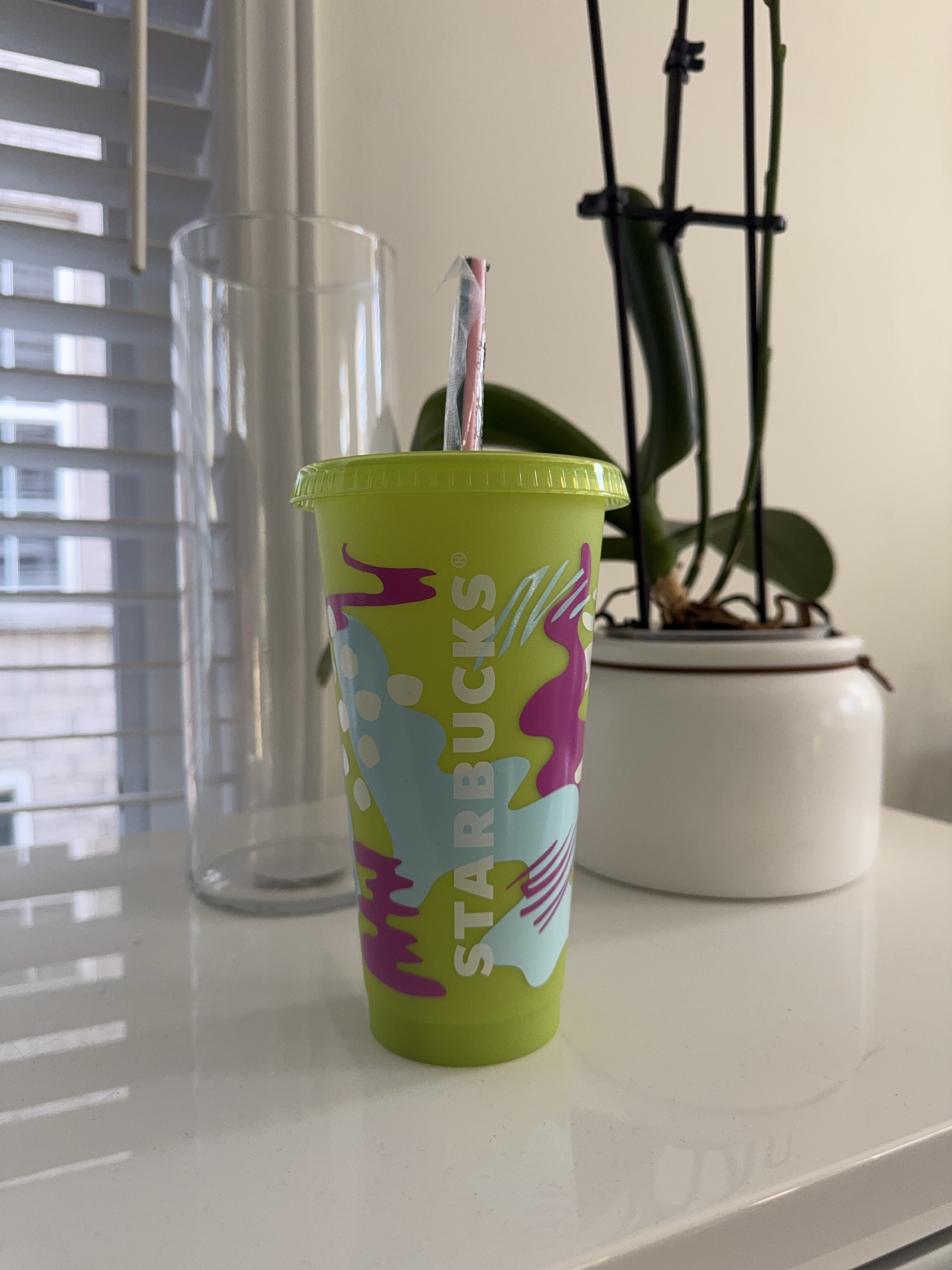 Green Starbucks Cup with Straw thumbnail