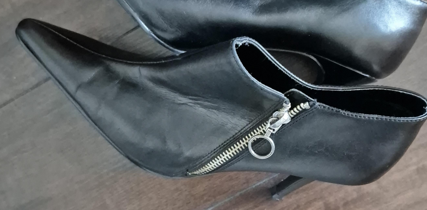 Black ankle shoes